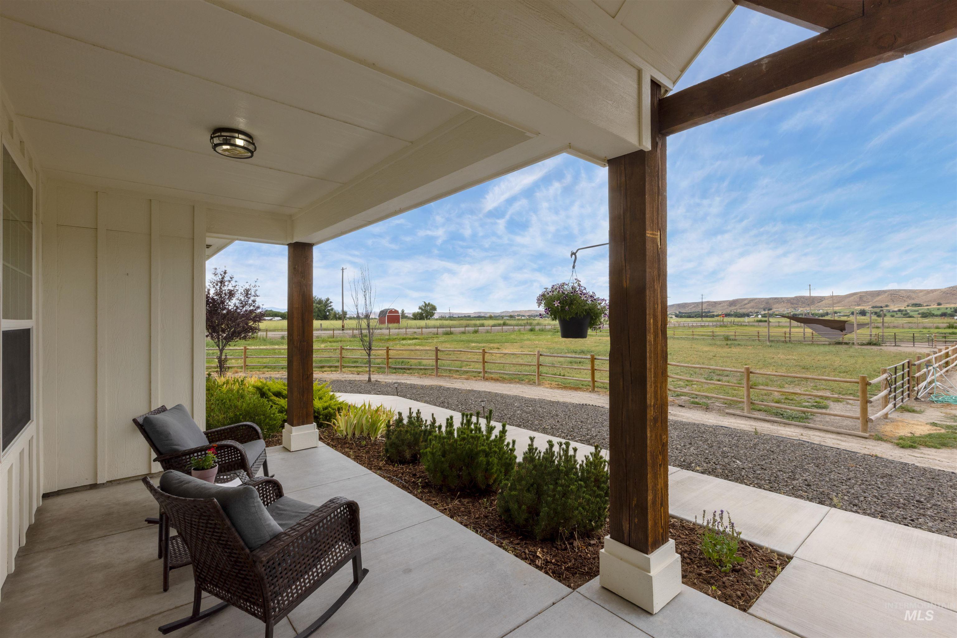 2635 Berglund, Emmett, Idaho 83617, 3 Bedrooms, 3.5 Bathrooms, Residential For Sale, Price $998,000,MLS 98973220