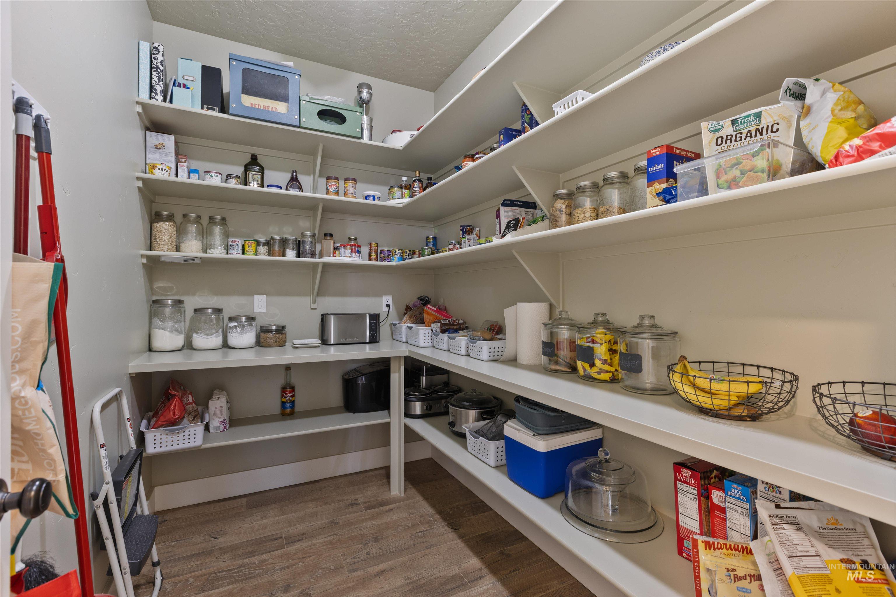 2635 Berglund, Emmett, Idaho 83617, 3 Bedrooms, 3.5 Bathrooms, Residential For Sale, Price $998,000,MLS 98973220