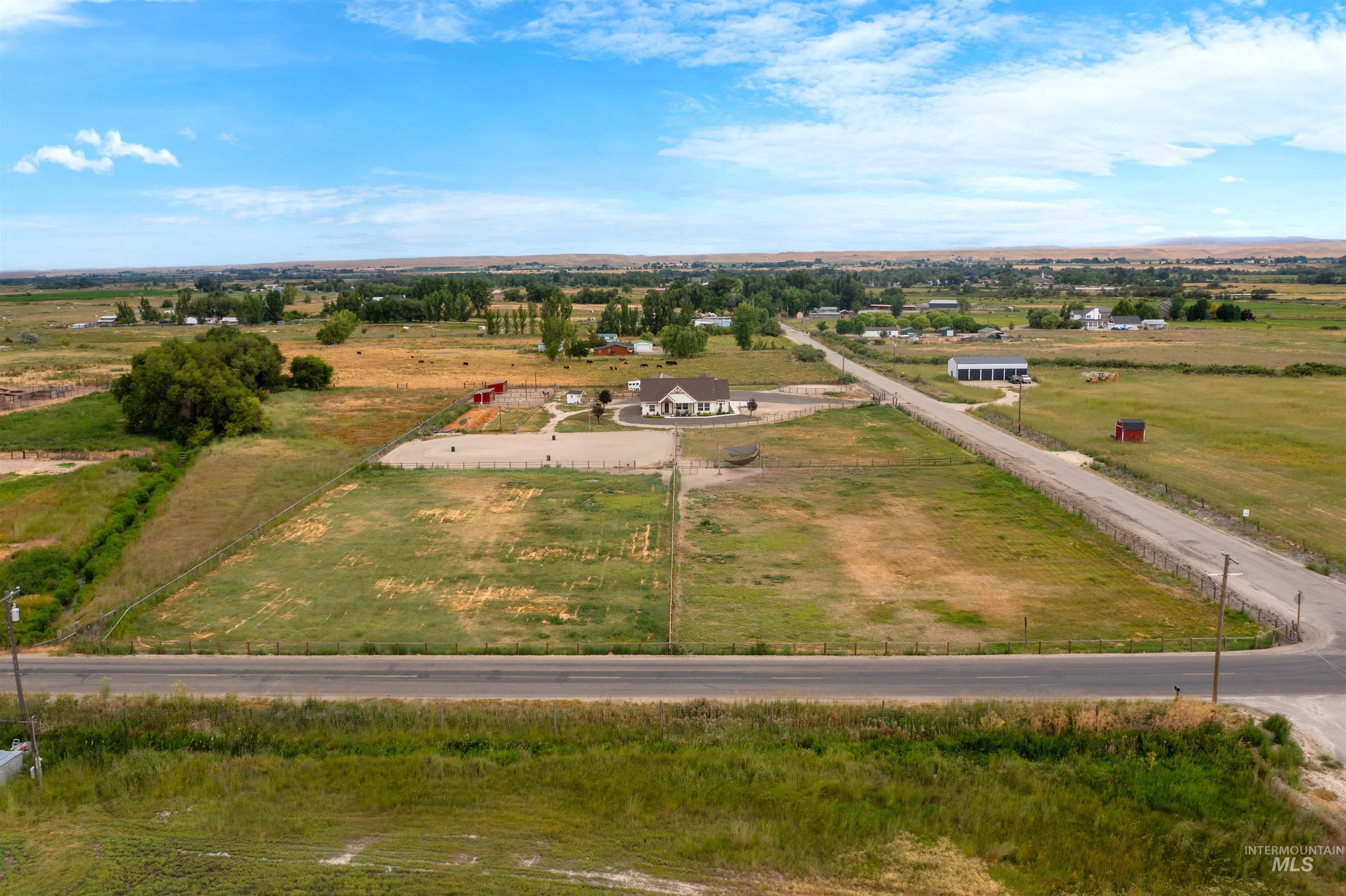 2635 Berglund, Emmett, Idaho 83617, 3 Bedrooms, 3.5 Bathrooms, Residential For Sale, Price $998,000,MLS 98973220