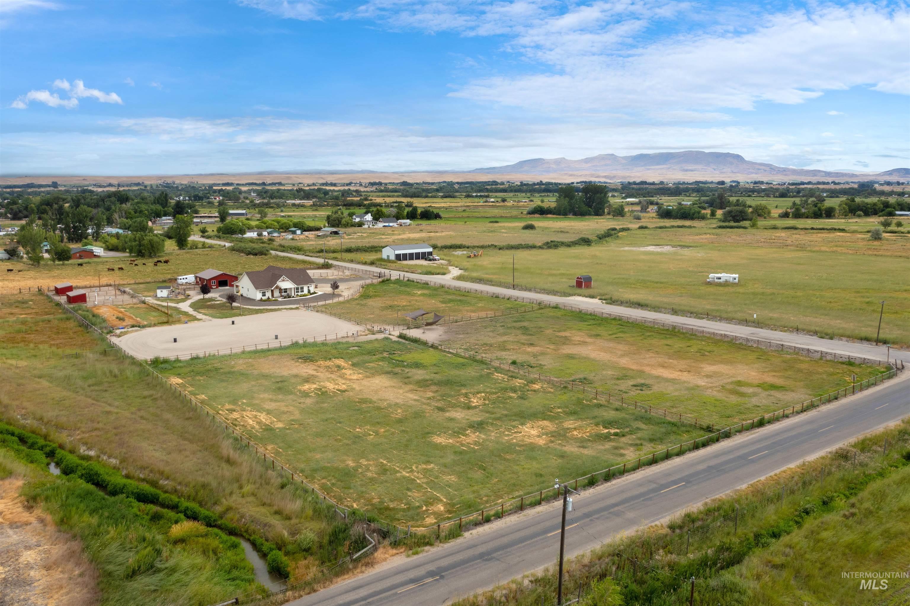 2635 Berglund, Emmett, Idaho 83617, 3 Bedrooms, 3.5 Bathrooms, Residential For Sale, Price $998,000,MLS 98973220