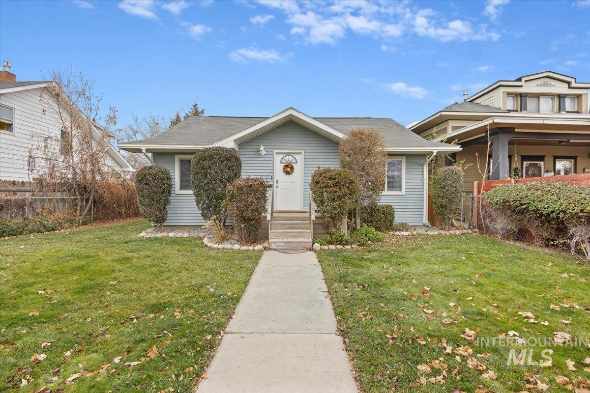210 7th Ave N, Twin Falls, Idaho 83301, 3 Bedrooms, 2 Bathrooms, Residential For Sale, Price $309,000,MLS 98973221