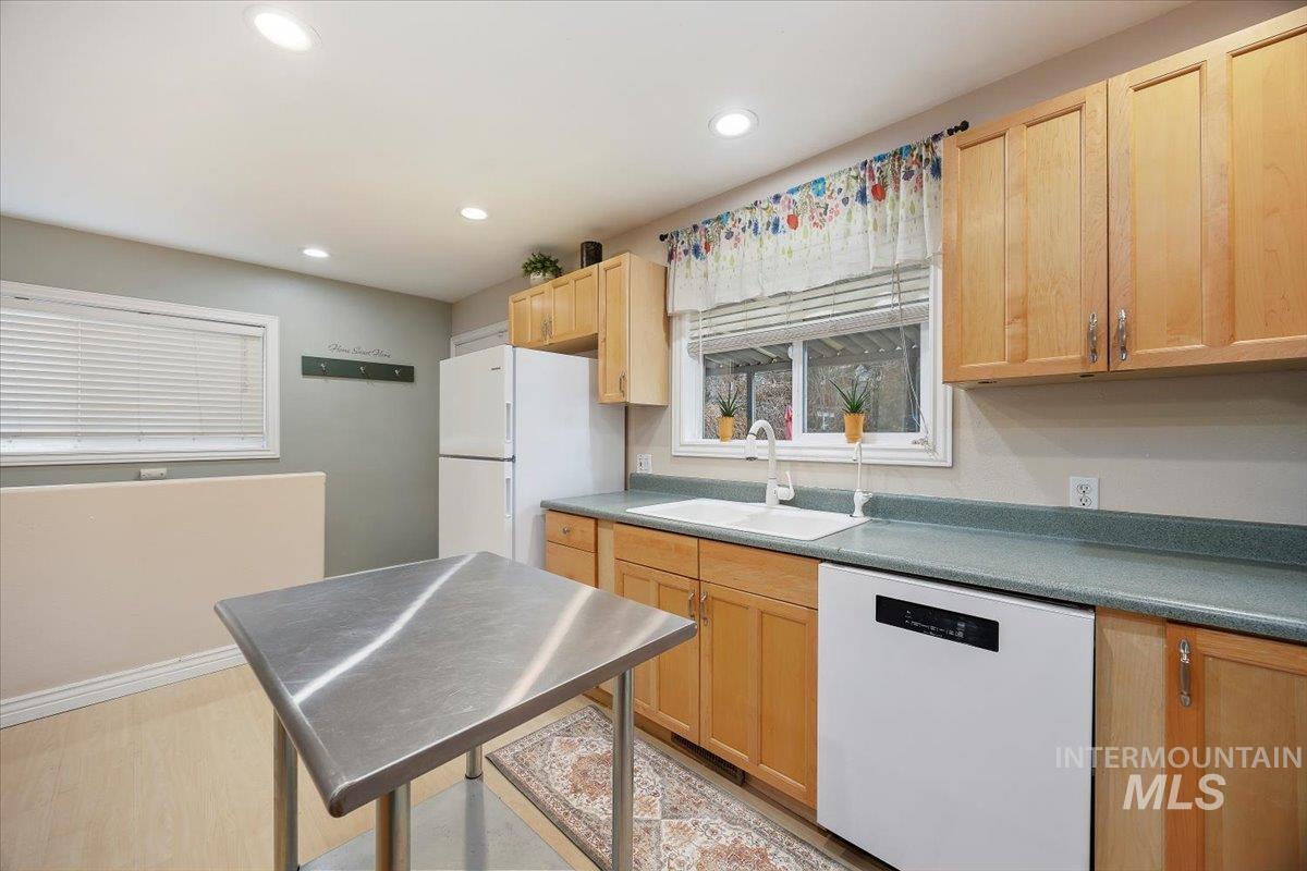 210 7th Ave N, Twin Falls, Idaho 83301, 3 Bedrooms, 2 Bathrooms, Residential For Sale, Price $309,000,MLS 98973221