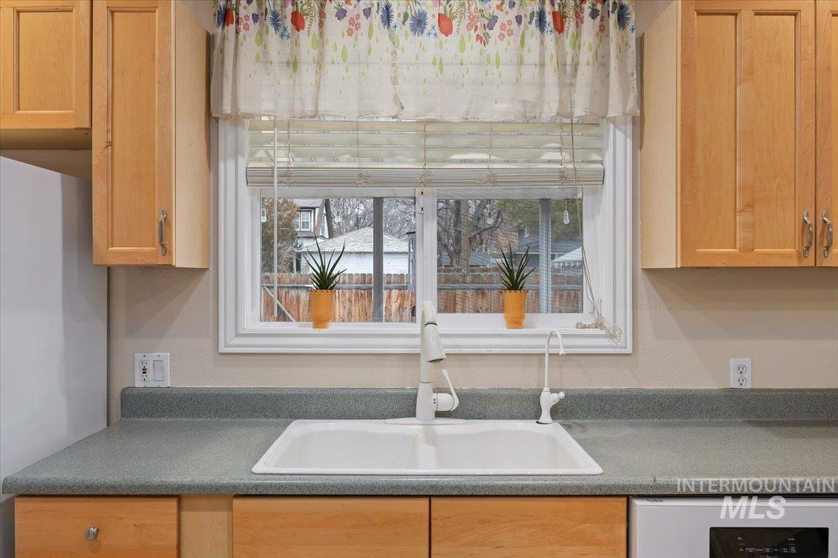 210 7th Ave N, Twin Falls, Idaho 83301, 3 Bedrooms, 2 Bathrooms, Residential For Sale, Price $309,000,MLS 98973221