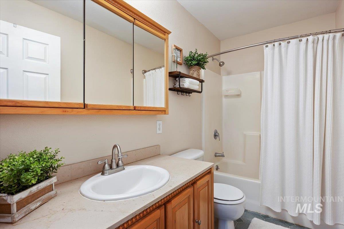 210 7th Ave N, Twin Falls, Idaho 83301, 3 Bedrooms, 2 Bathrooms, Residential For Sale, Price $309,000,MLS 98973221