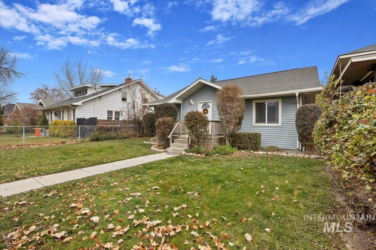 210 7th Ave N, Twin Falls, Idaho 83301, 3 Bedrooms, 2 Bathrooms, Residential For Sale, Price $309,000,MLS 98973221