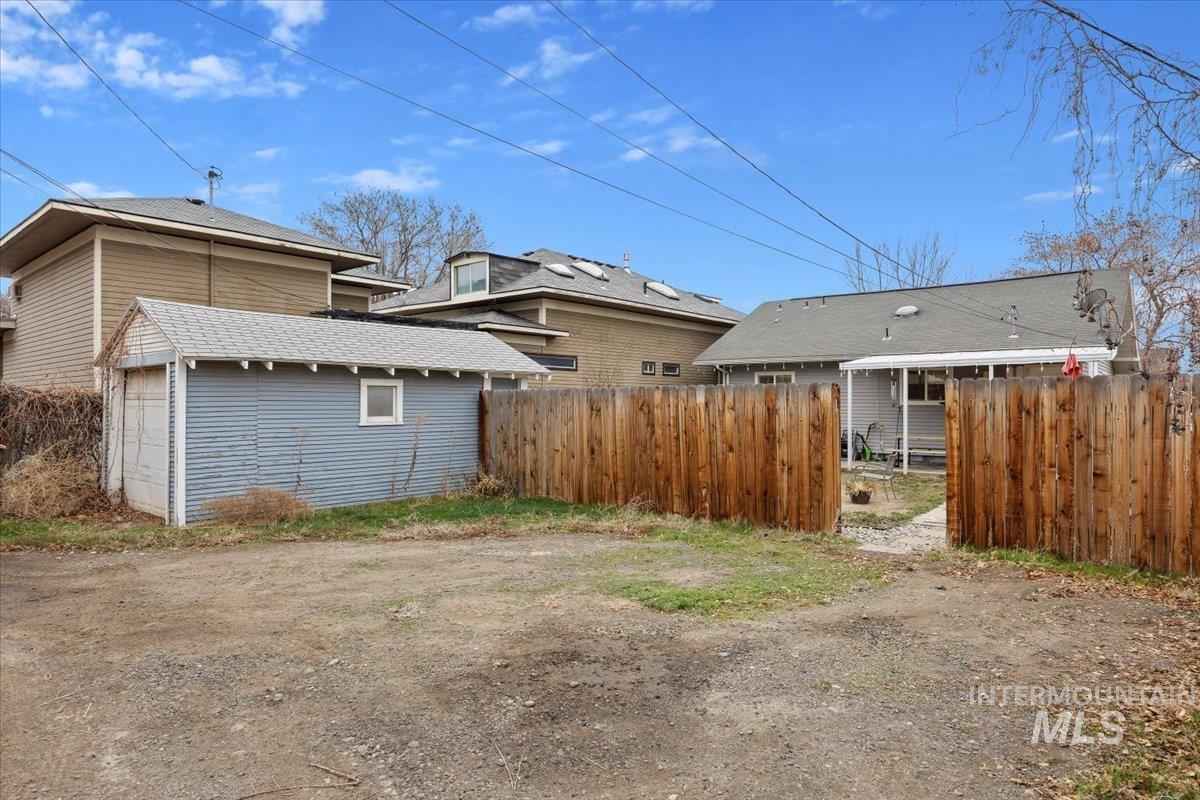 210 7th Ave N, Twin Falls, Idaho 83301, 3 Bedrooms, 2 Bathrooms, Residential For Sale, Price $309,000,MLS 98973221