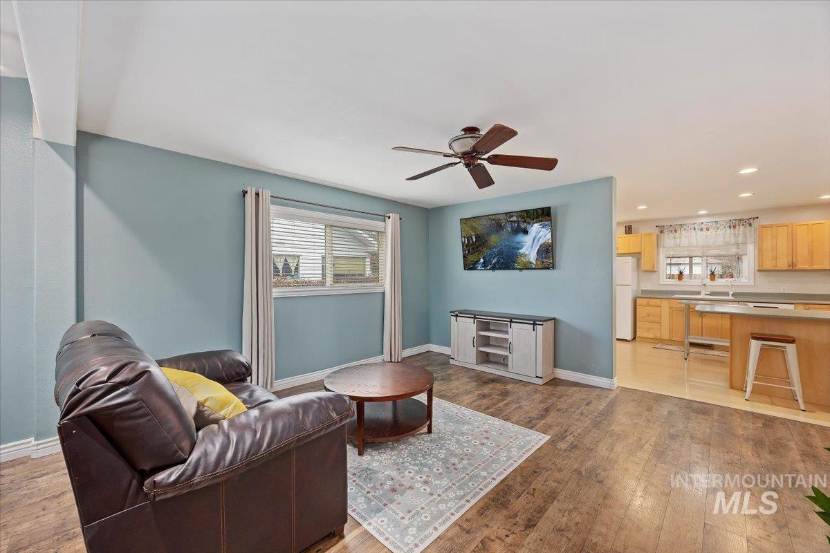 210 7th Ave N, Twin Falls, Idaho 83301, 3 Bedrooms, 2 Bathrooms, Residential For Sale, Price $309,000,MLS 98973221