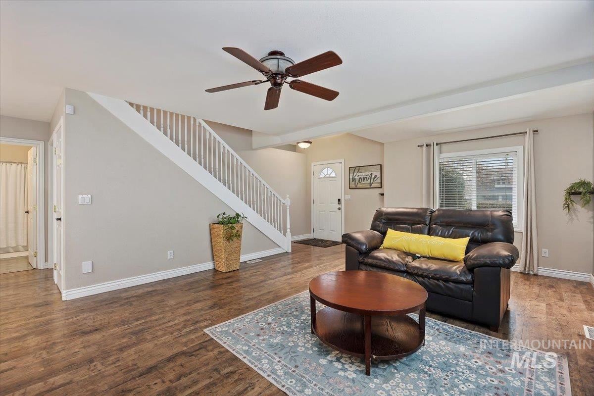 210 7th Ave N, Twin Falls, Idaho 83301, 3 Bedrooms, 2 Bathrooms, Residential For Sale, Price $309,000,MLS 98973221