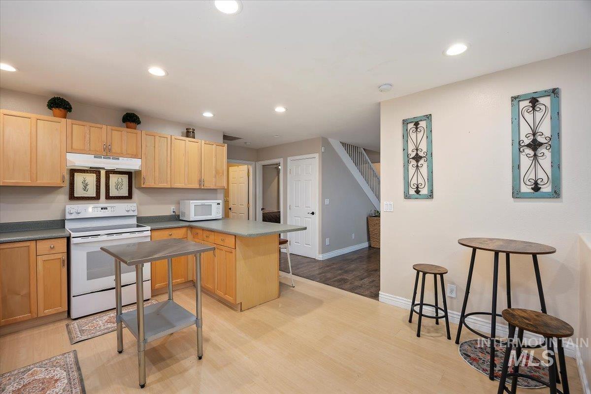 210 7th Ave N, Twin Falls, Idaho 83301, 3 Bedrooms, 2 Bathrooms, Residential For Sale, Price $309,000,MLS 98973221