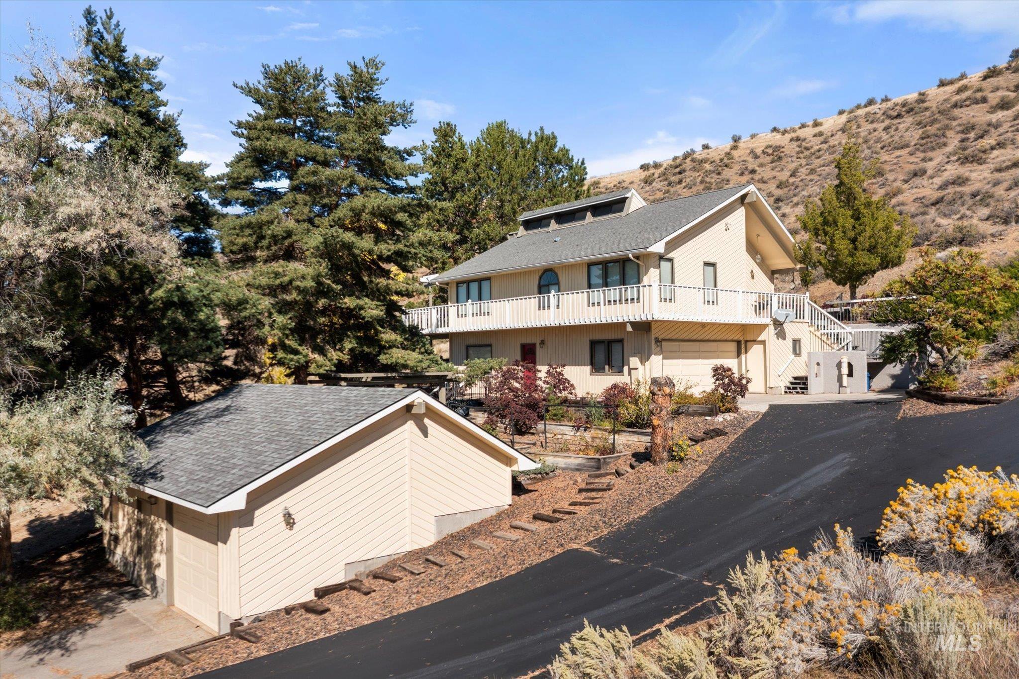 8200 W Spring Creek Way, Boise, Idaho 83714-9667, 3 Bedrooms, 2.5 Bathrooms, Residential For Sale, Price $796,000,MLS 98973222