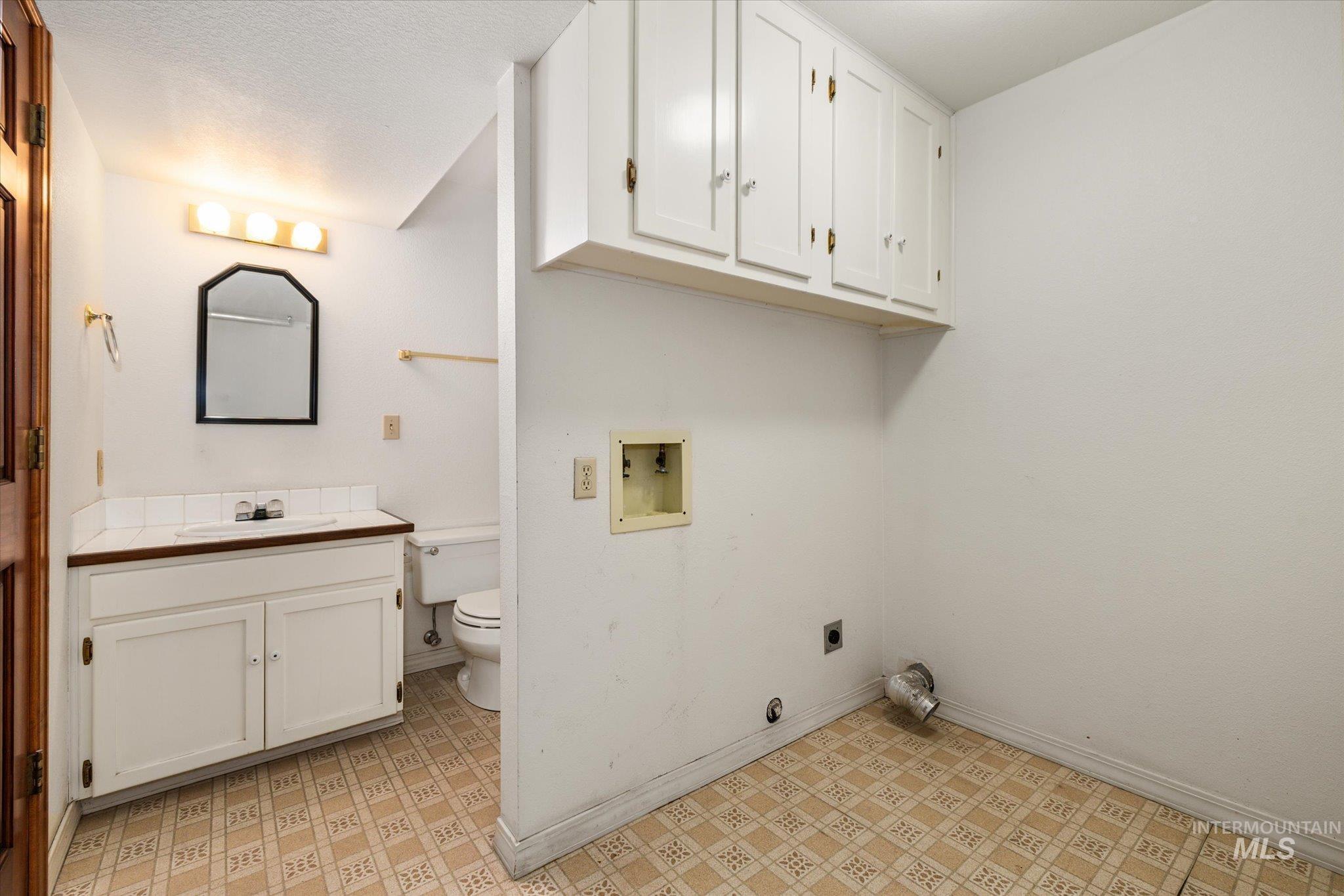 8200 W Spring Creek Way, Boise, Idaho 83714-9667, 3 Bedrooms, 2.5 Bathrooms, Residential For Sale, Price $796,000,MLS 98973222