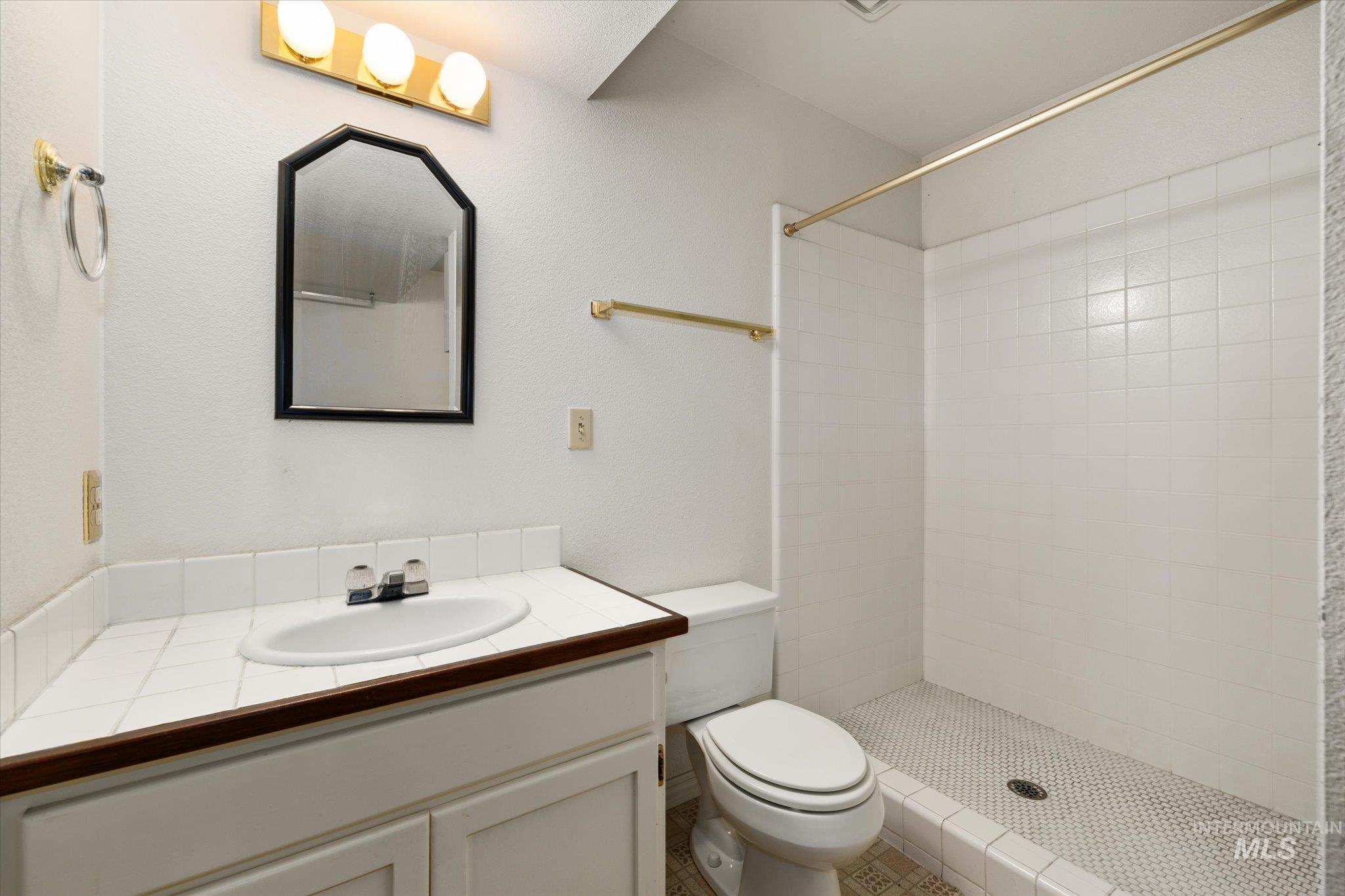 8200 W Spring Creek Way, Boise, Idaho 83714-9667, 3 Bedrooms, 2.5 Bathrooms, Residential For Sale, Price $796,000,MLS 98973222