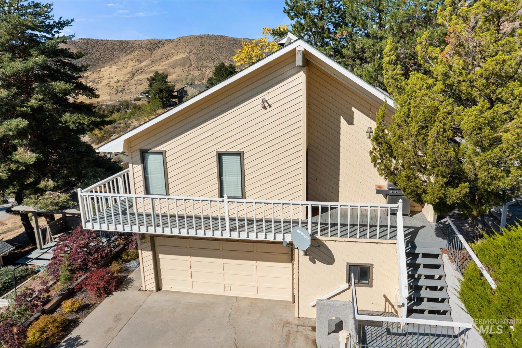 8200 W Spring Creek Way, Boise, Idaho 83714-9667, 3 Bedrooms, 2.5 Bathrooms, Residential For Sale, Price $796,000,MLS 98973222