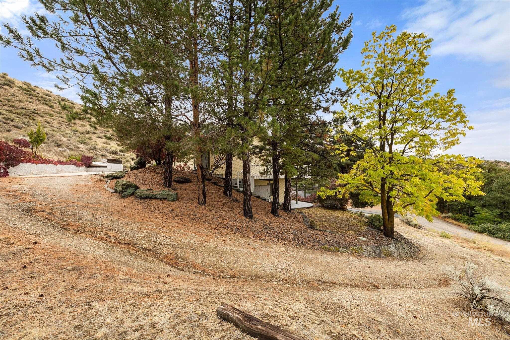 8200 W Spring Creek Way, Boise, Idaho 83714-9667, 3 Bedrooms, 2.5 Bathrooms, Residential For Sale, Price $796,000,MLS 98973222