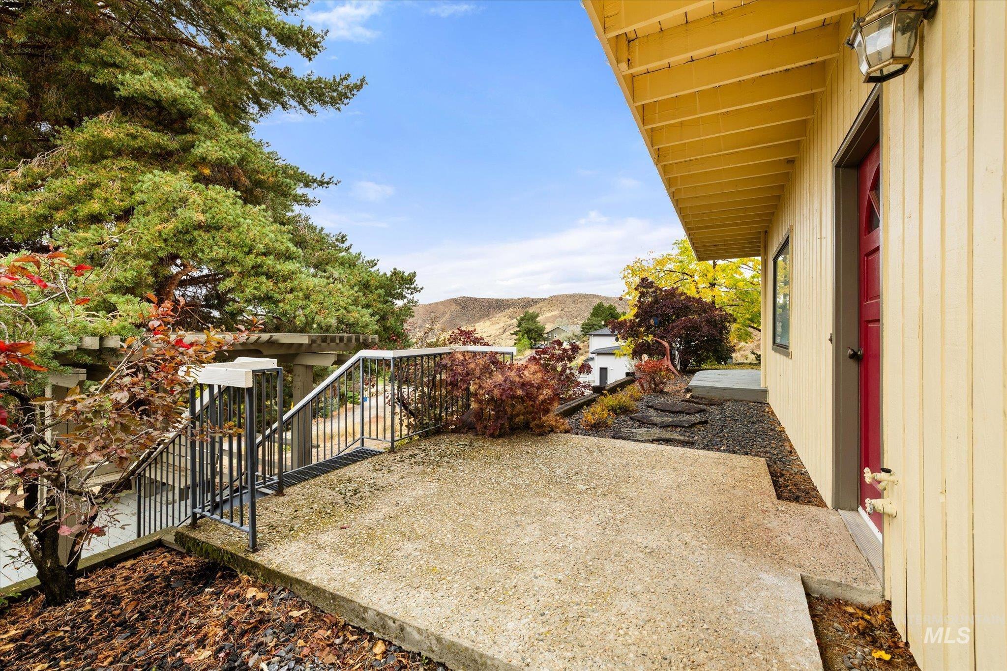 8200 W Spring Creek Way, Boise, Idaho 83714-9667, 3 Bedrooms, 2.5 Bathrooms, Residential For Sale, Price $796,000,MLS 98973222