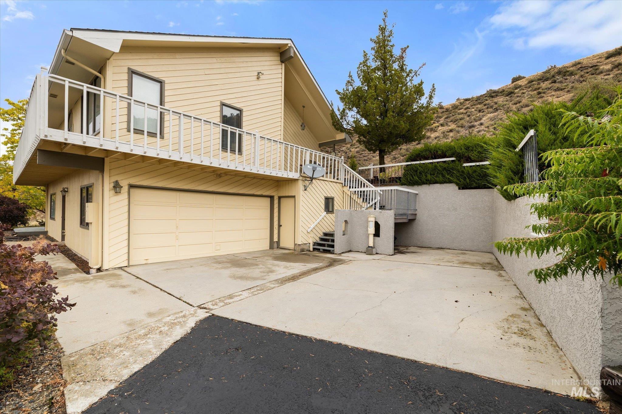 8200 W Spring Creek Way, Boise, Idaho 83714-9667, 3 Bedrooms, 2.5 Bathrooms, Residential For Sale, Price $796,000,MLS 98973222