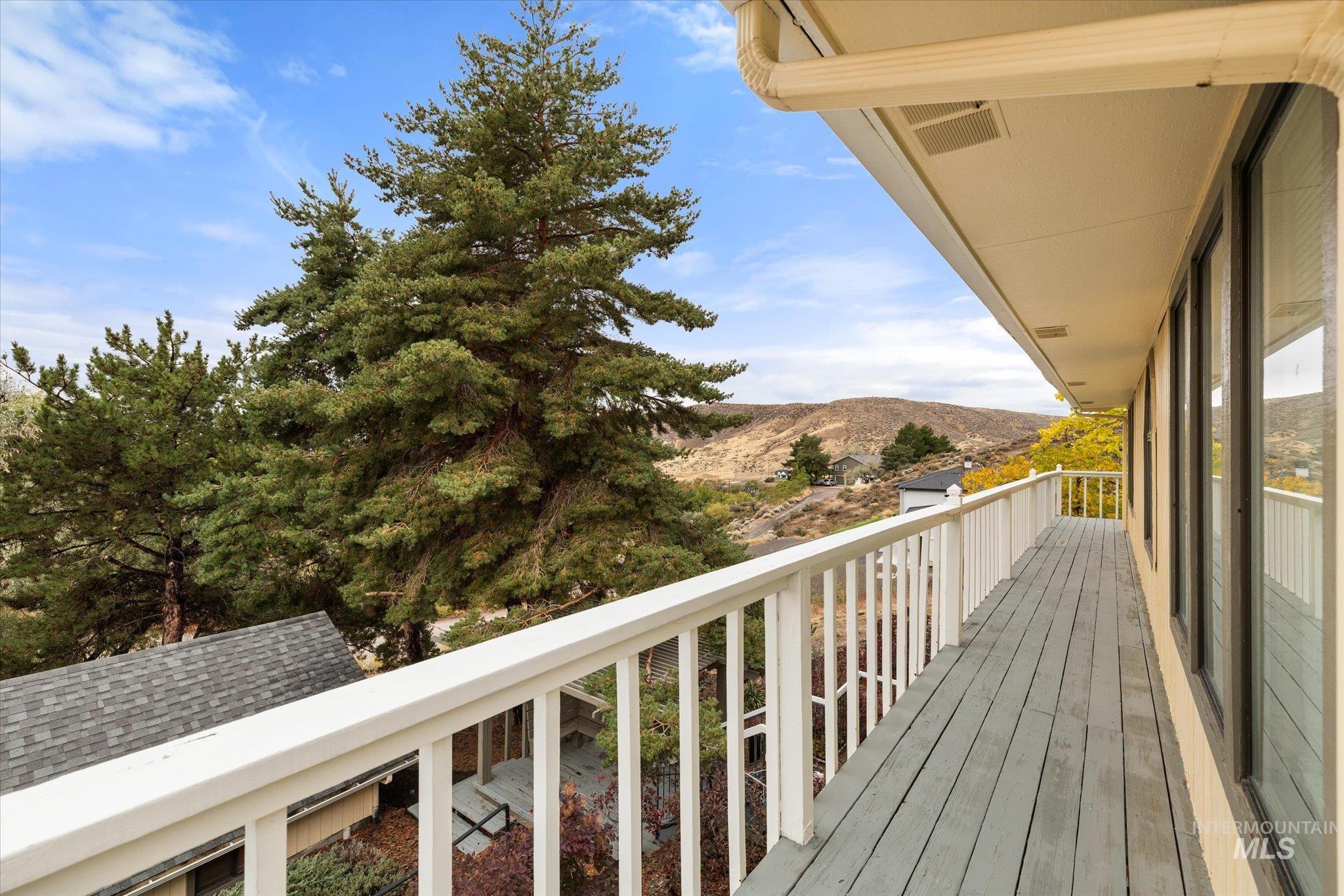 8200 W Spring Creek Way, Boise, Idaho 83714-9667, 3 Bedrooms, 2.5 Bathrooms, Residential For Sale, Price $796,000,MLS 98973222