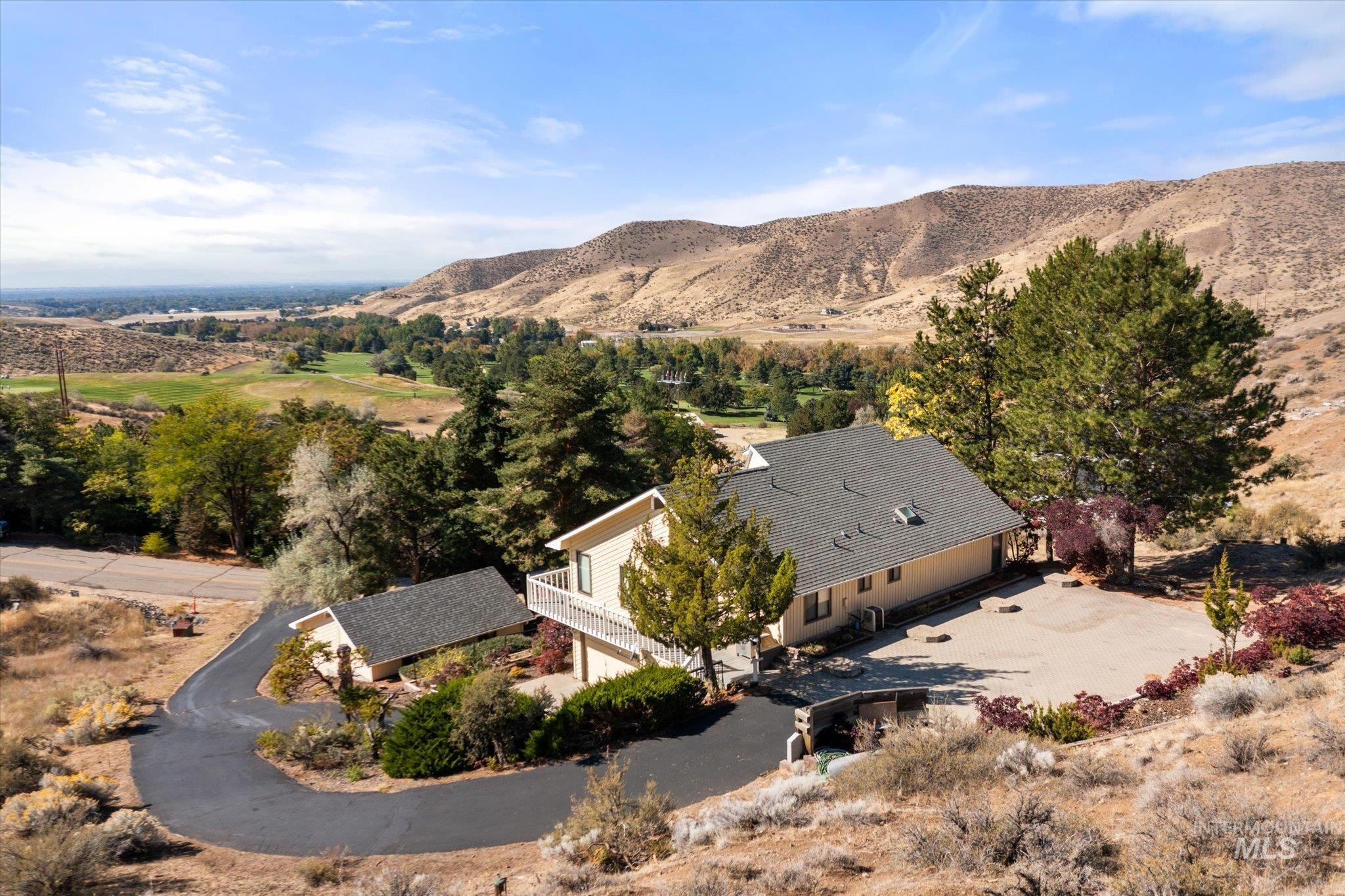 8200 W Spring Creek Way, Boise, Idaho 83714-9667, 3 Bedrooms, 2.5 Bathrooms, Residential For Sale, Price $796,000,MLS 98973222