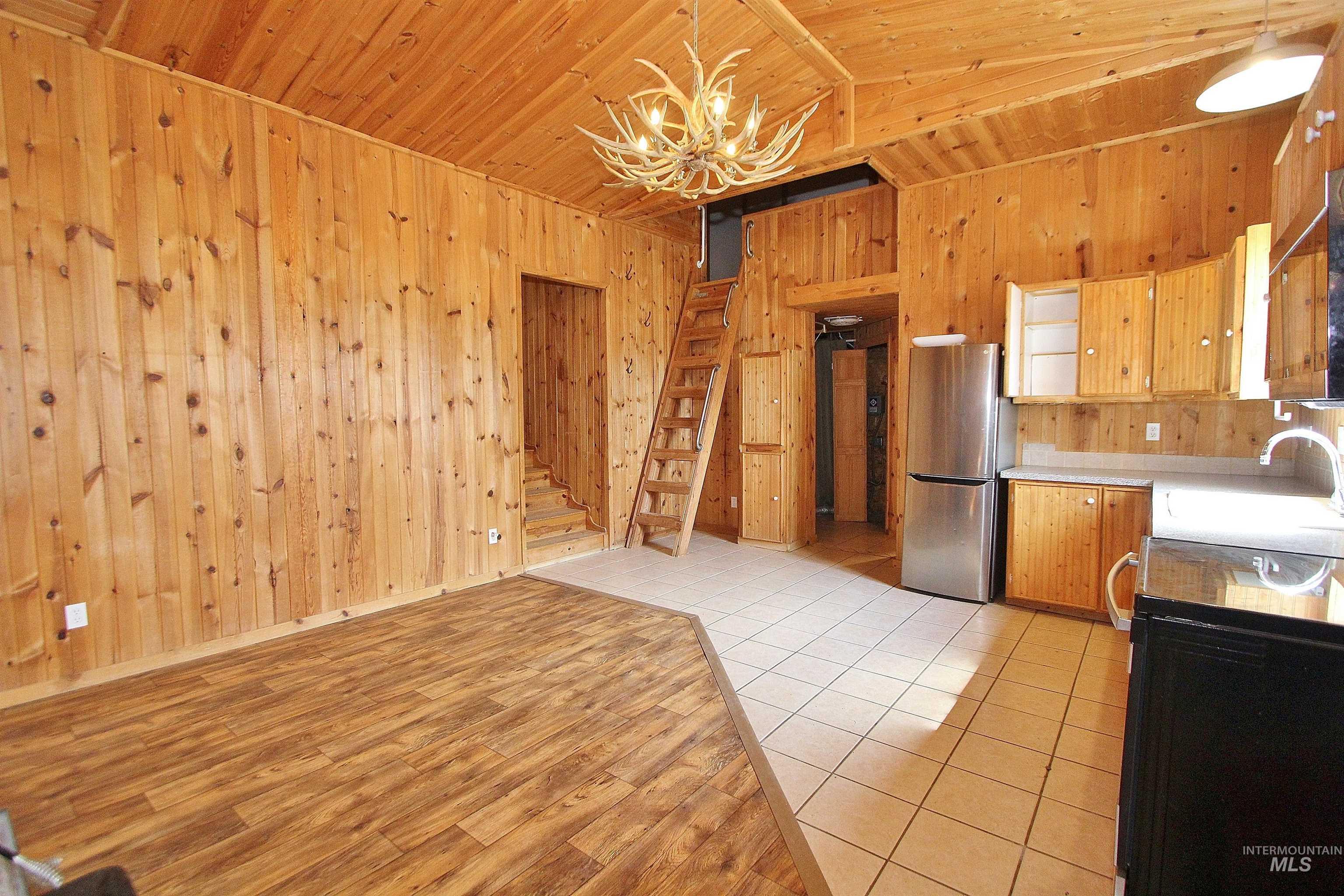 85 S Robinson Rd, Nampa, Idaho 83687, 2 Bedrooms, 1 Bathroom, Residential For Sale, Price $699,900,MLS 98973223