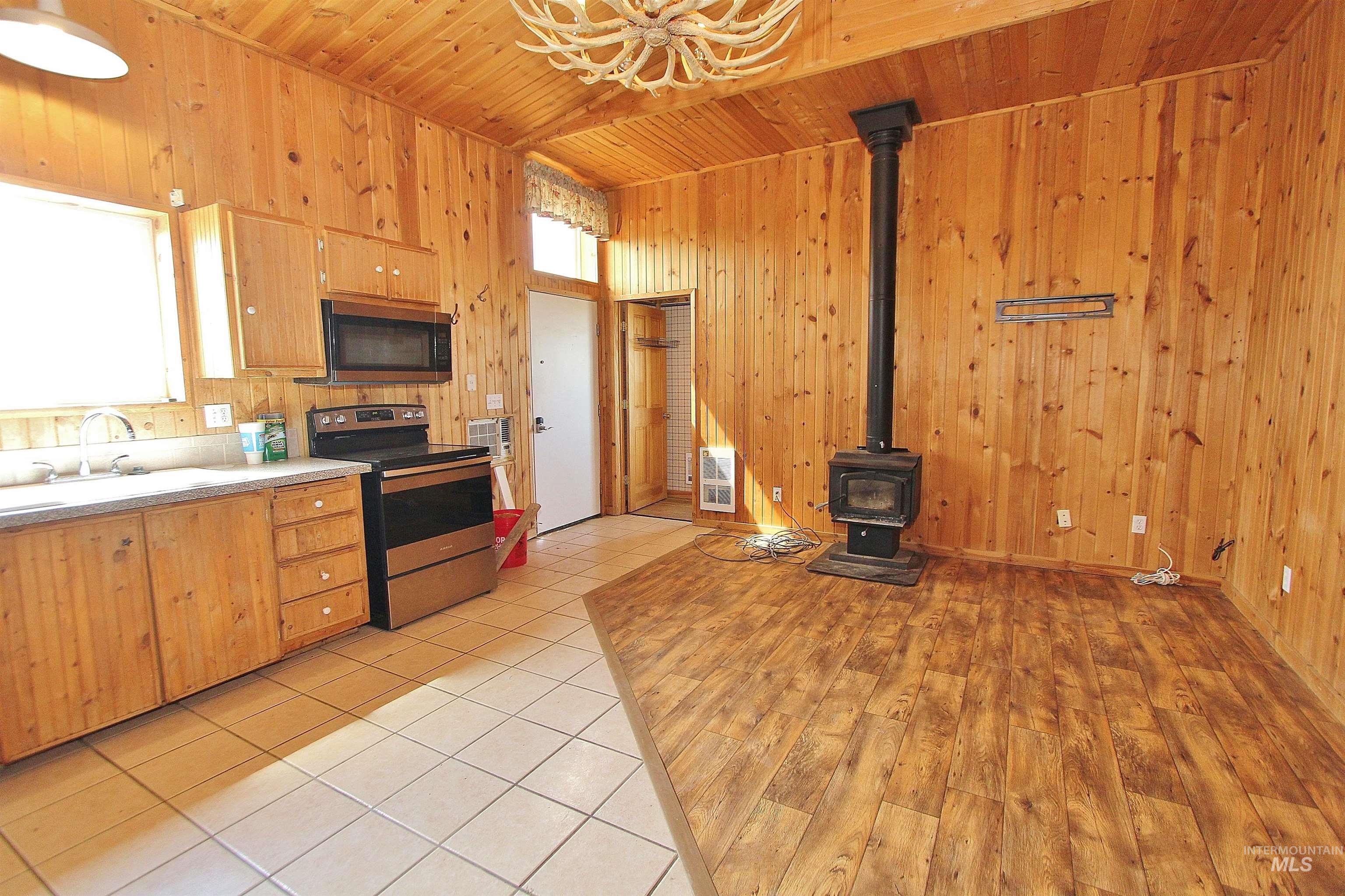 85 S Robinson Rd, Nampa, Idaho 83687, 2 Bedrooms, 1 Bathroom, Residential For Sale, Price $699,900,MLS 98973223