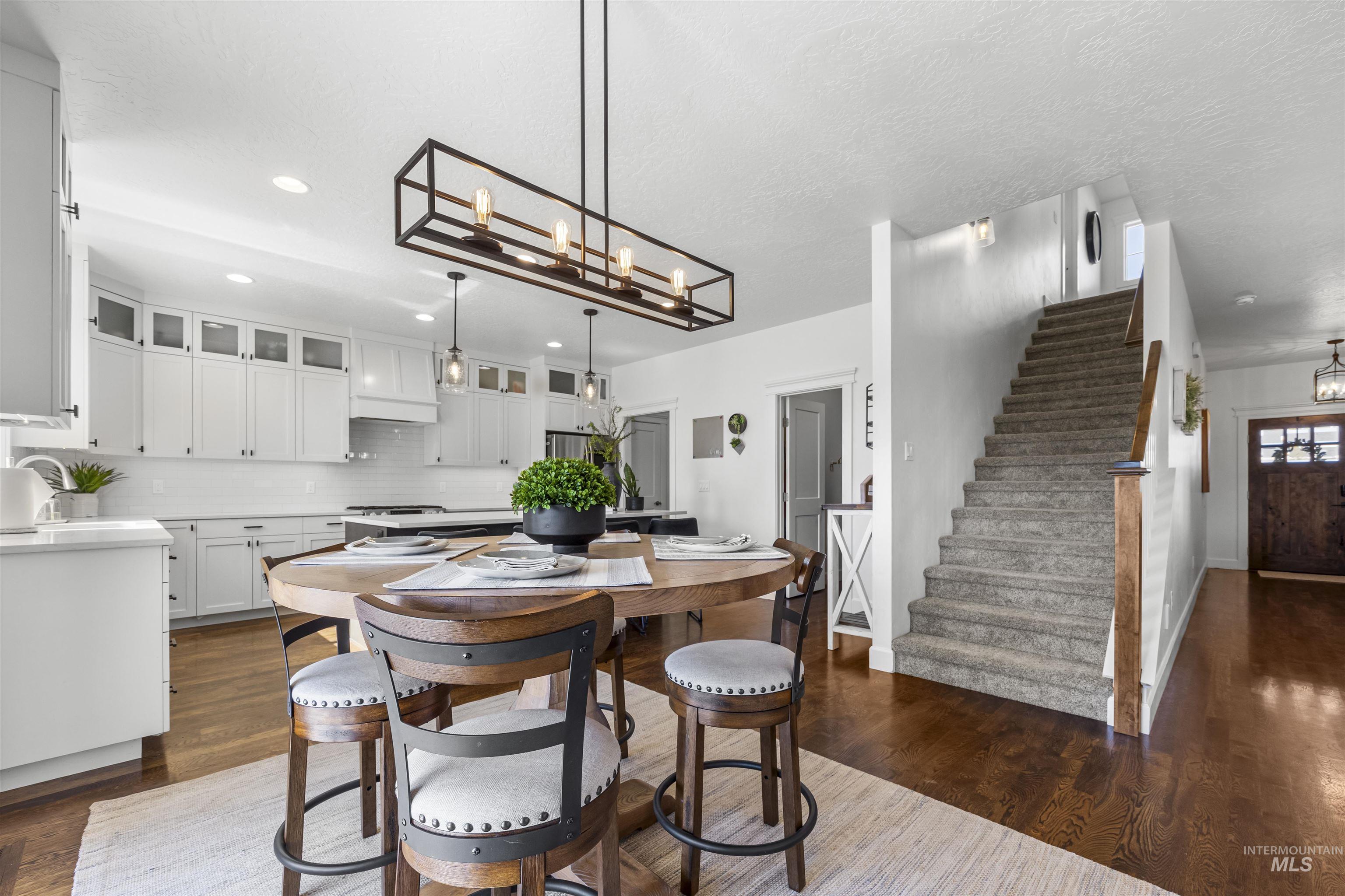 387 Fox Lantern Ct, Middleton, Idaho 83644, 4 Bedrooms, 2.5 Bathrooms, Residential For Sale, Price $689,000,MLS 98973226