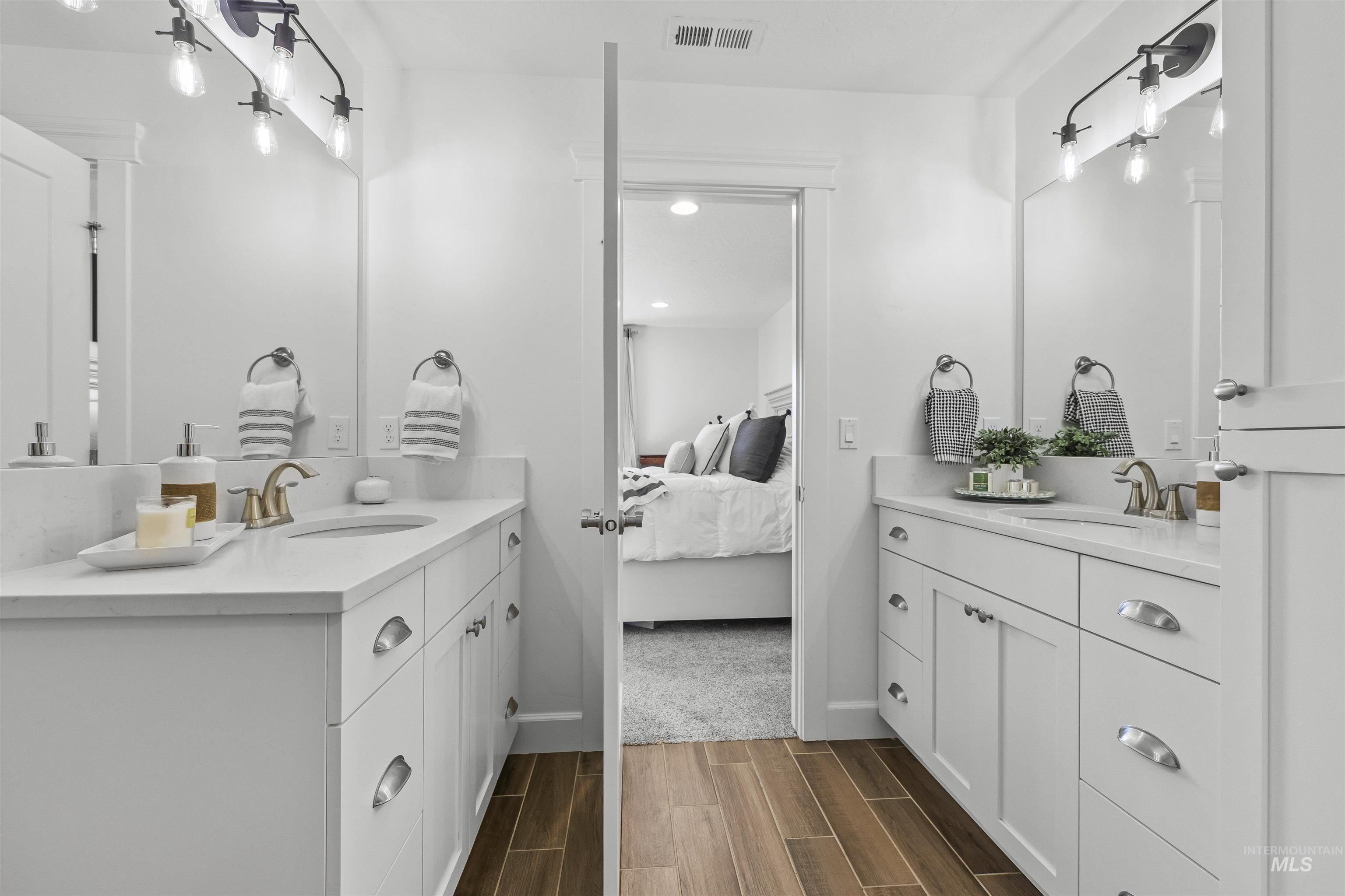 387 Fox Lantern Ct, Middleton, Idaho 83644, 4 Bedrooms, 2.5 Bathrooms, Residential For Sale, Price $689,000,MLS 98973226