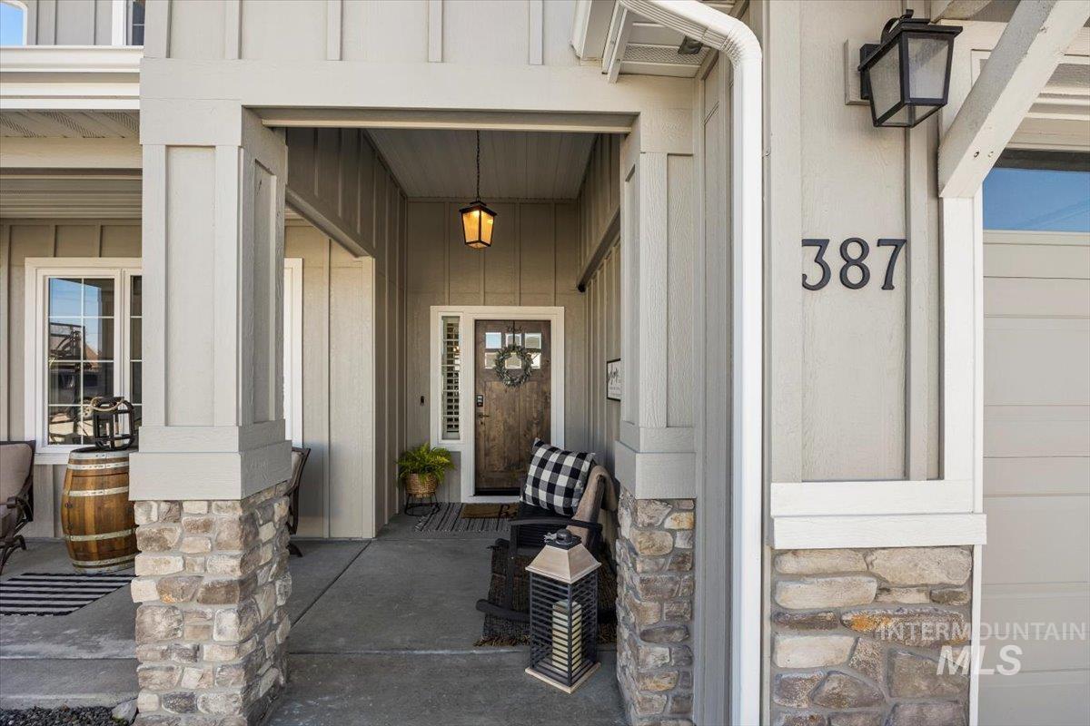 387 Fox Lantern Ct, Middleton, Idaho 83644, 4 Bedrooms, 2.5 Bathrooms, Residential For Sale, Price $689,000,MLS 98973226