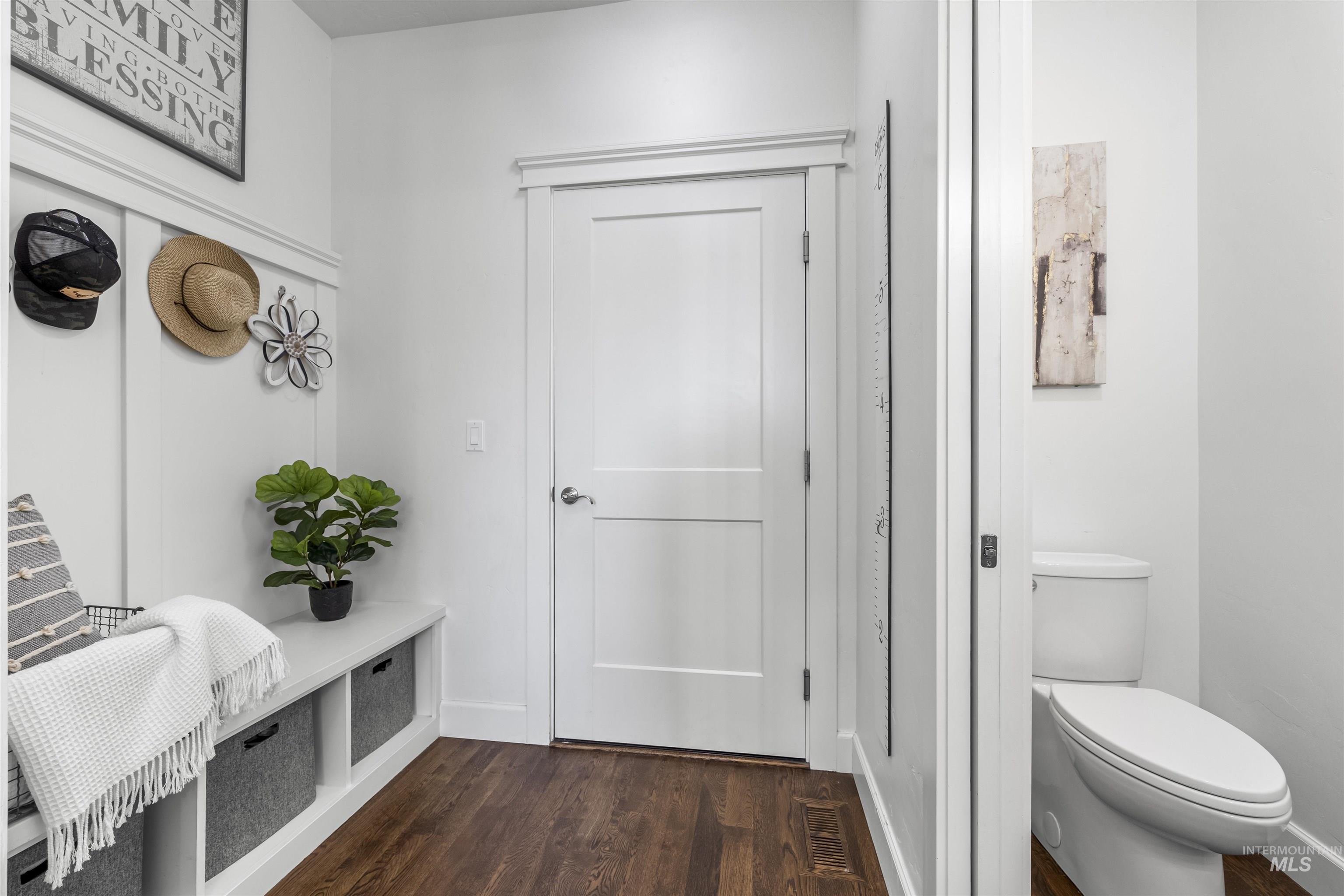 387 Fox Lantern Ct, Middleton, Idaho 83644, 4 Bedrooms, 2.5 Bathrooms, Residential For Sale, Price $689,000,MLS 98973226