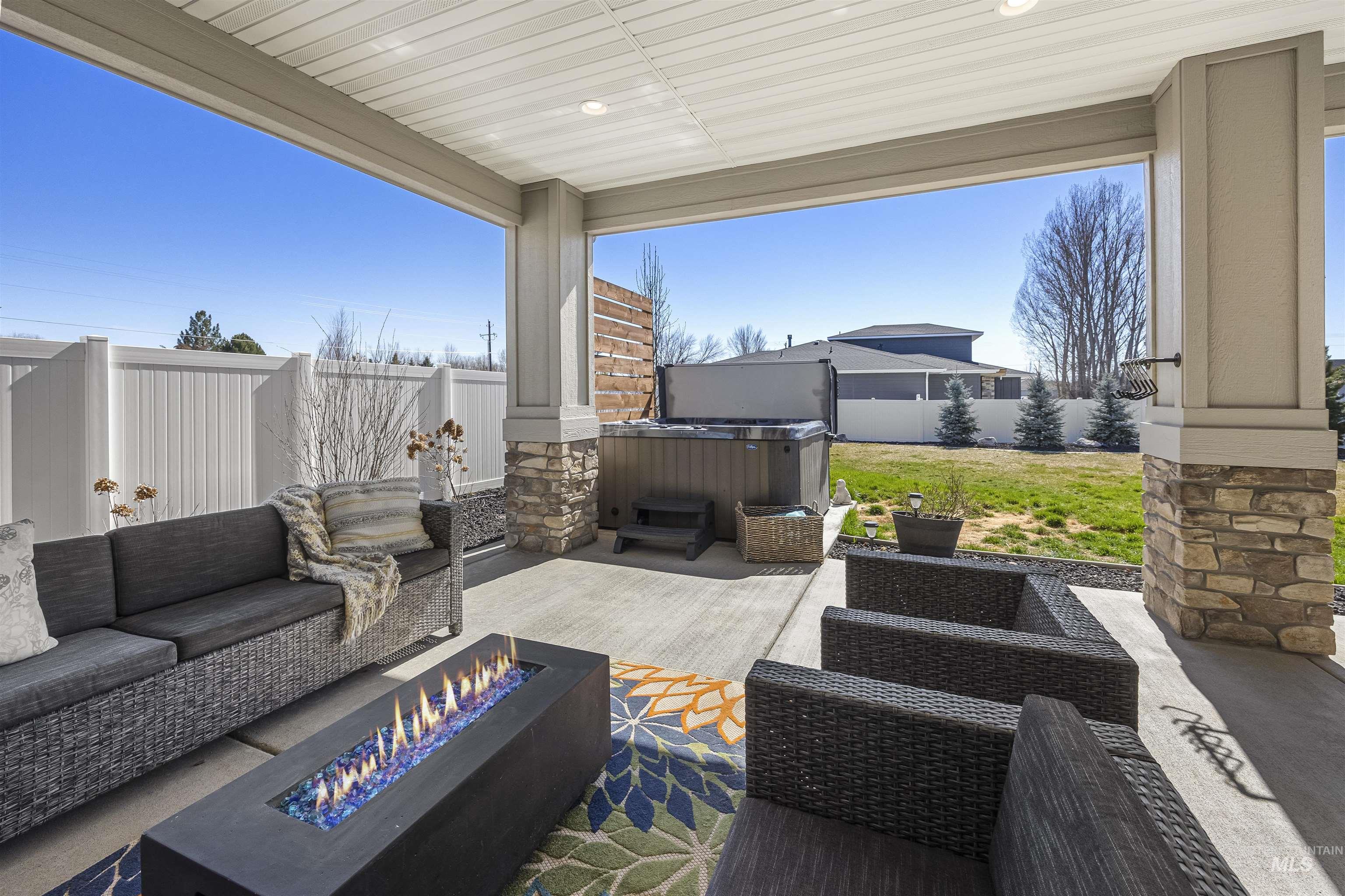 387 Fox Lantern Ct, Middleton, Idaho 83644, 4 Bedrooms, 2.5 Bathrooms, Residential For Sale, Price $689,000,MLS 98973226