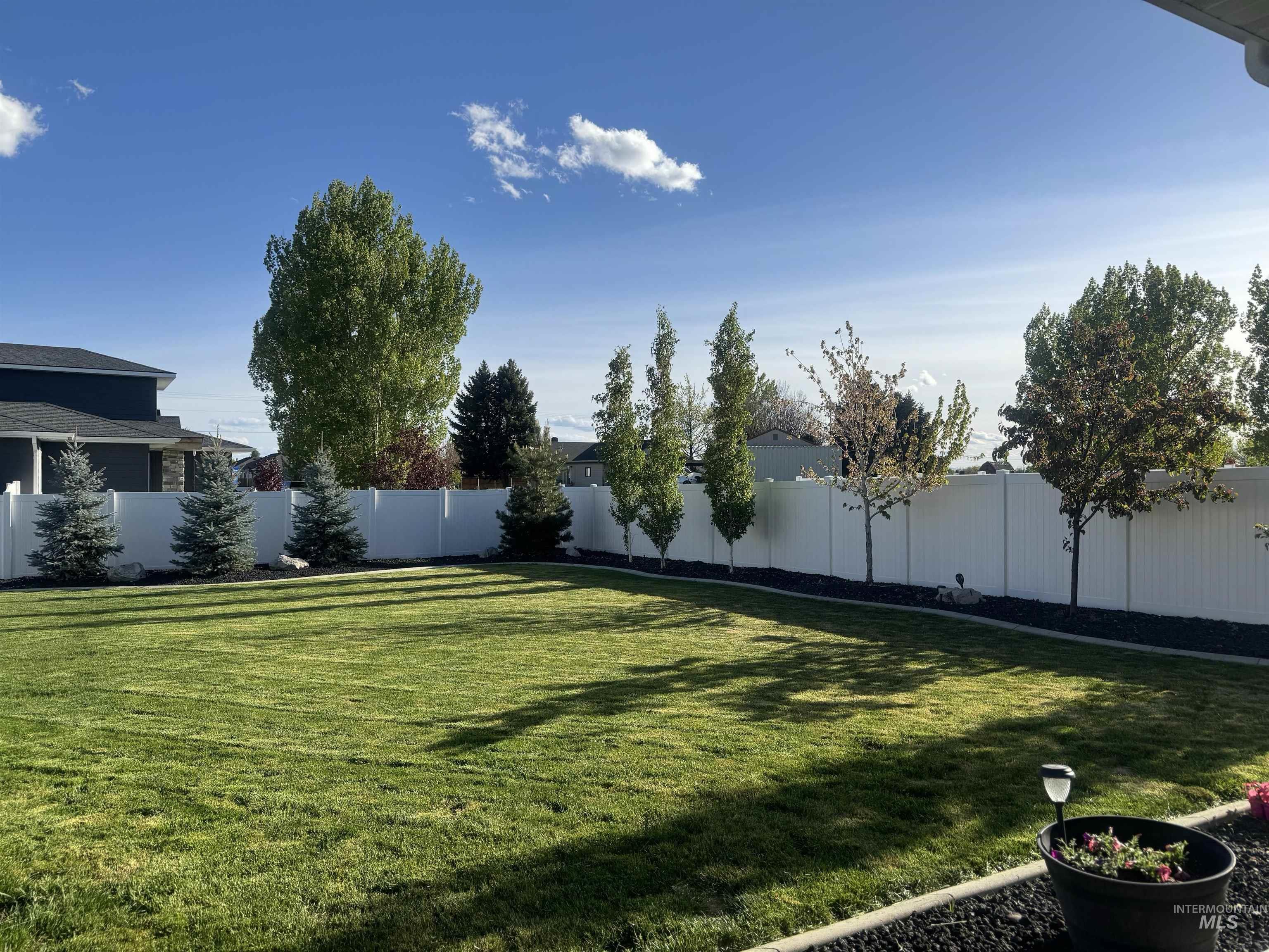 387 Fox Lantern Ct, Middleton, Idaho 83644, 4 Bedrooms, 2.5 Bathrooms, Residential For Sale, Price $689,000,MLS 98973226