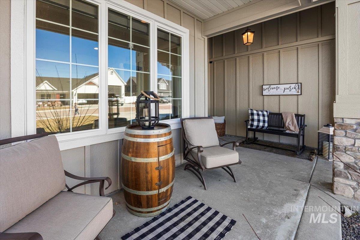 387 Fox Lantern Ct, Middleton, Idaho 83644, 4 Bedrooms, 2.5 Bathrooms, Residential For Sale, Price $689,000,MLS 98973226