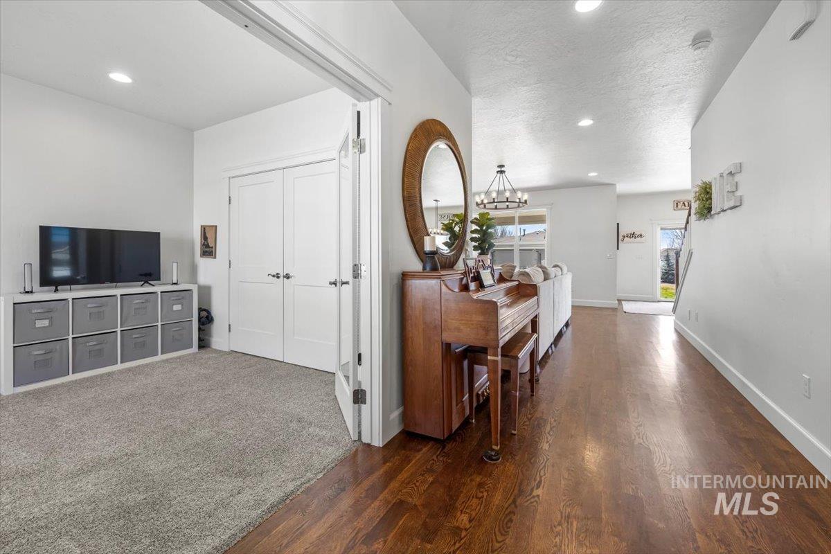 387 Fox Lantern Ct, Middleton, Idaho 83644, 4 Bedrooms, 2.5 Bathrooms, Residential For Sale, Price $689,000,MLS 98973226