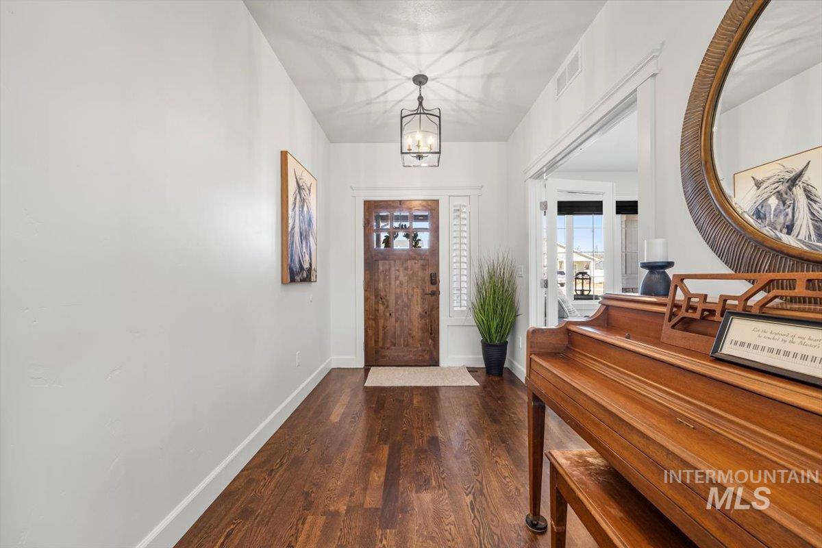 387 Fox Lantern Ct, Middleton, Idaho 83644, 4 Bedrooms, 2.5 Bathrooms, Residential For Sale, Price $689,000,MLS 98973226