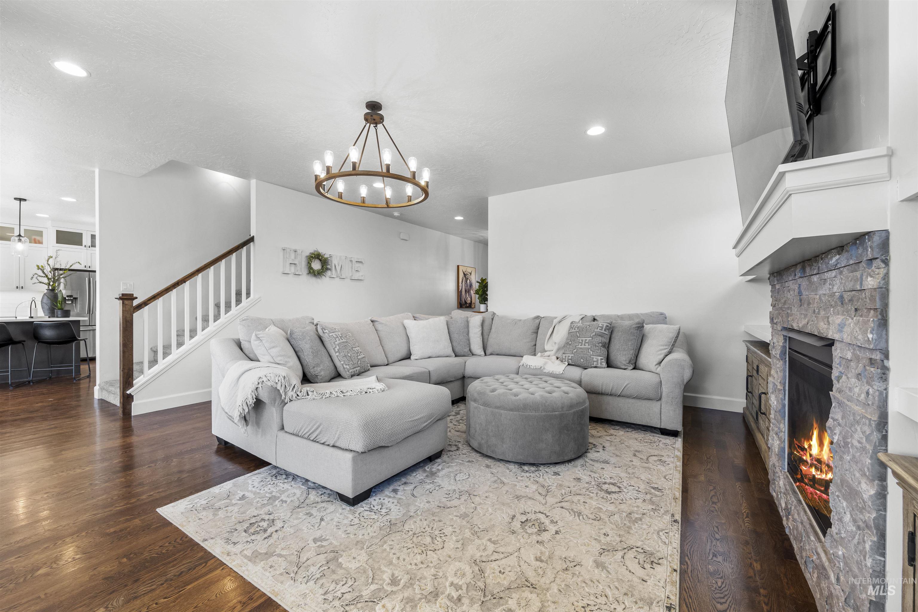 387 Fox Lantern Ct, Middleton, Idaho 83644, 4 Bedrooms, 2.5 Bathrooms, Residential For Sale, Price $689,000,MLS 98973226