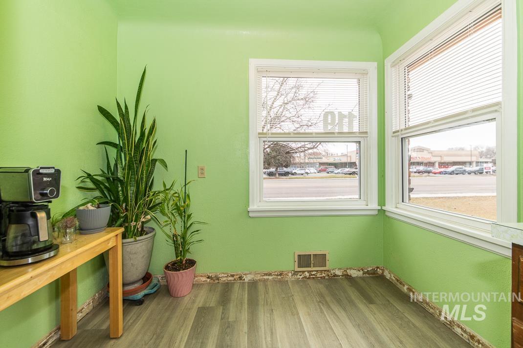 119 S. Holly Street, Nampa, Idaho 83686, 5 Bedrooms, 2 Bathrooms, Residential For Sale, Price $475,000,MLS 98973227