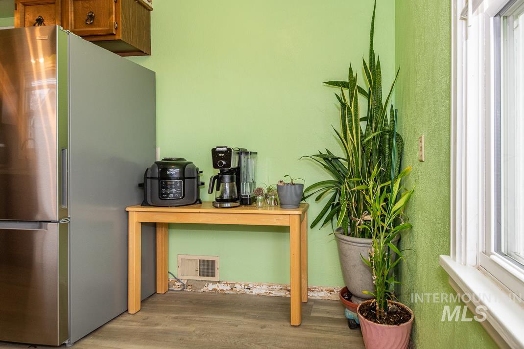 119 S. Holly Street, Nampa, Idaho 83686, 5 Bedrooms, 2 Bathrooms, Residential For Sale, Price $475,000,MLS 98973227