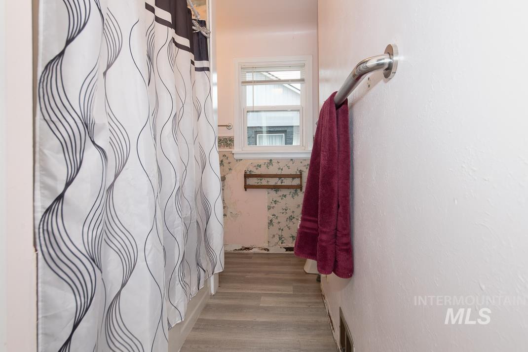 119 S. Holly Street, Nampa, Idaho 83686, 5 Bedrooms, 2 Bathrooms, Residential For Sale, Price $475,000,MLS 98973227