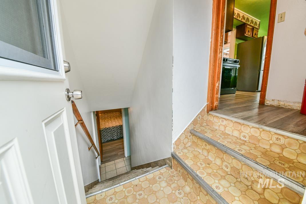 119 S. Holly Street, Nampa, Idaho 83686, 5 Bedrooms, 2 Bathrooms, Residential For Sale, Price $475,000,MLS 98973227