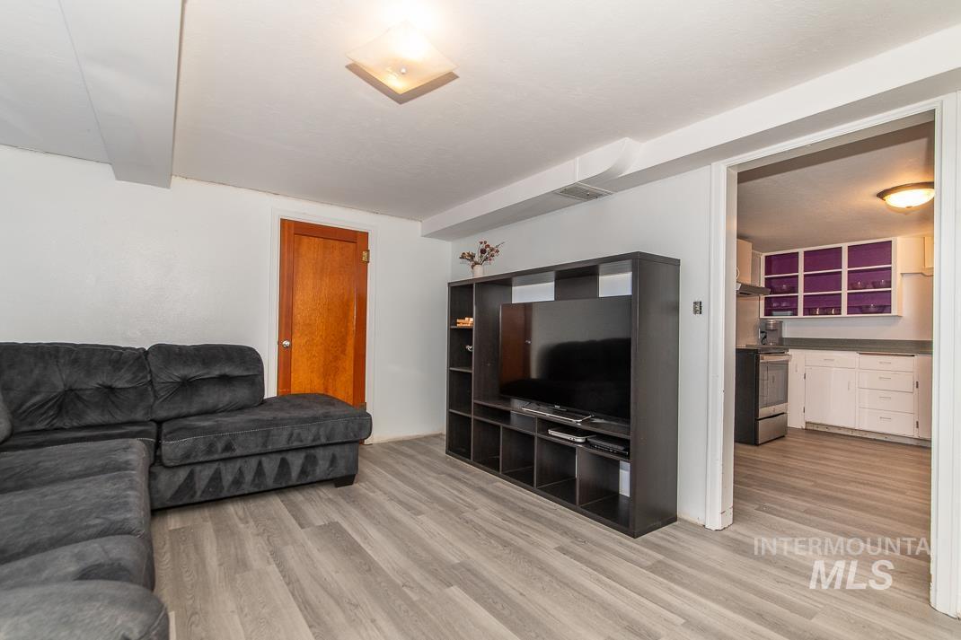 119 S. Holly Street, Nampa, Idaho 83686, 5 Bedrooms, 2 Bathrooms, Residential For Sale, Price $475,000,MLS 98973227