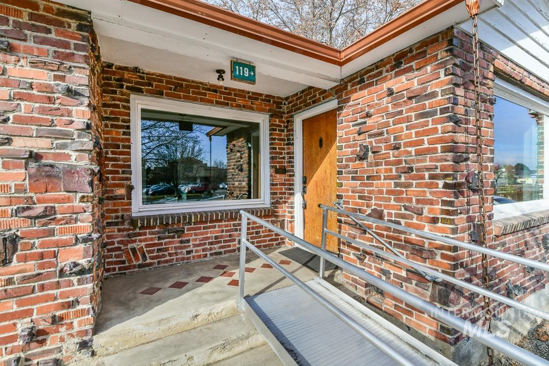 119 S. Holly Street, Nampa, Idaho 83686, 5 Bedrooms, 2 Bathrooms, Residential For Sale, Price $475,000,MLS 98973227