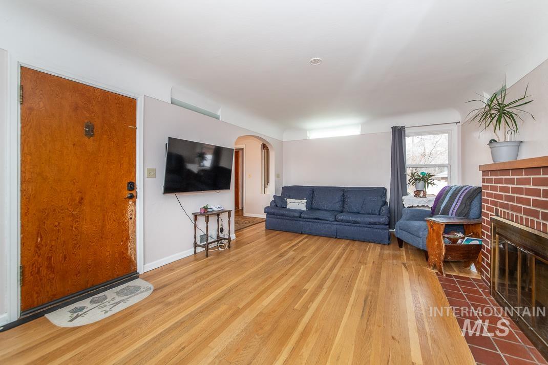 119 S. Holly Street, Nampa, Idaho 83686, 5 Bedrooms, 2 Bathrooms, Residential For Sale, Price $475,000,MLS 98973227