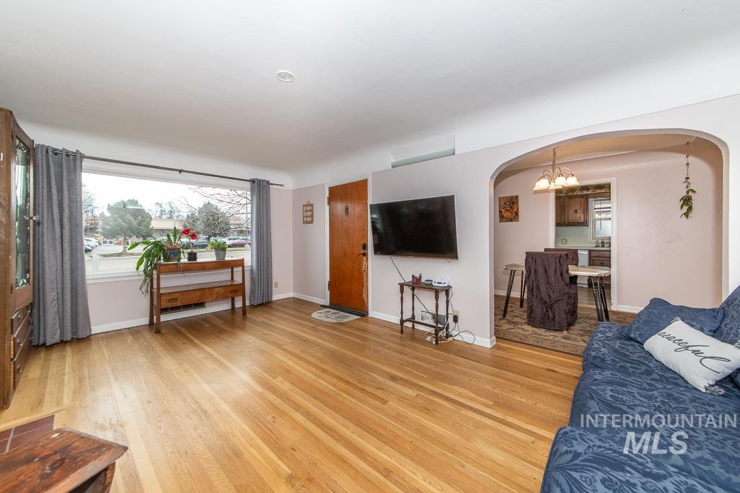 119 S. Holly Street, Nampa, Idaho 83686, 5 Bedrooms, 2 Bathrooms, Residential For Sale, Price $475,000,MLS 98973227