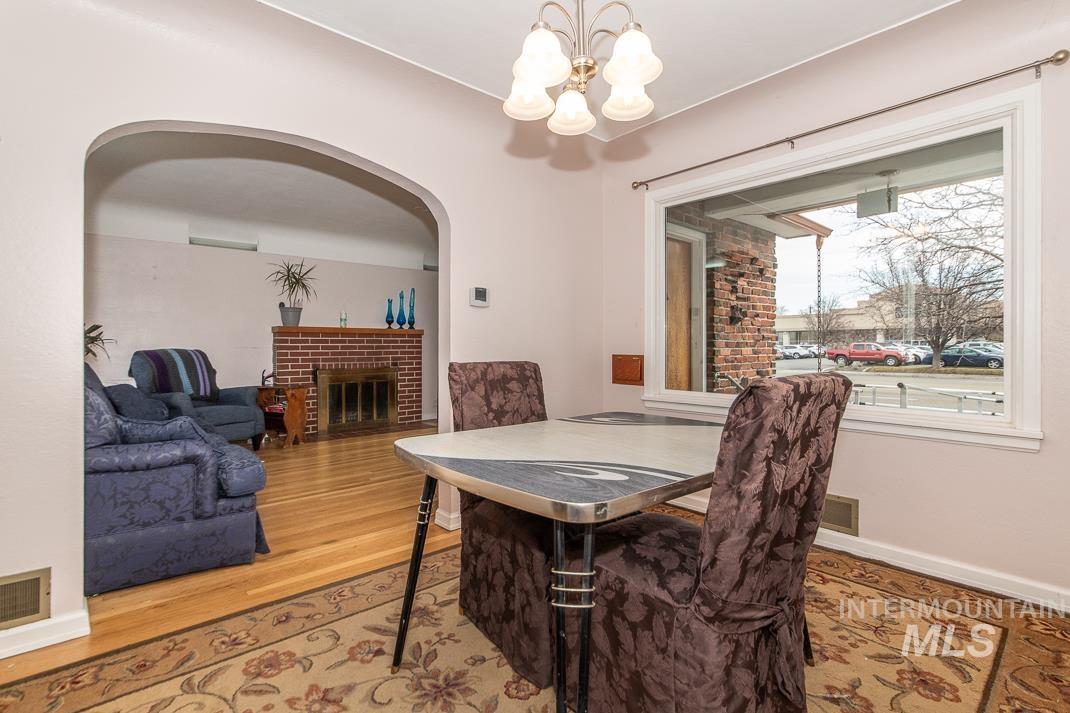 119 S. Holly Street, Nampa, Idaho 83686, 5 Bedrooms, 2 Bathrooms, Residential For Sale, Price $475,000,MLS 98973227