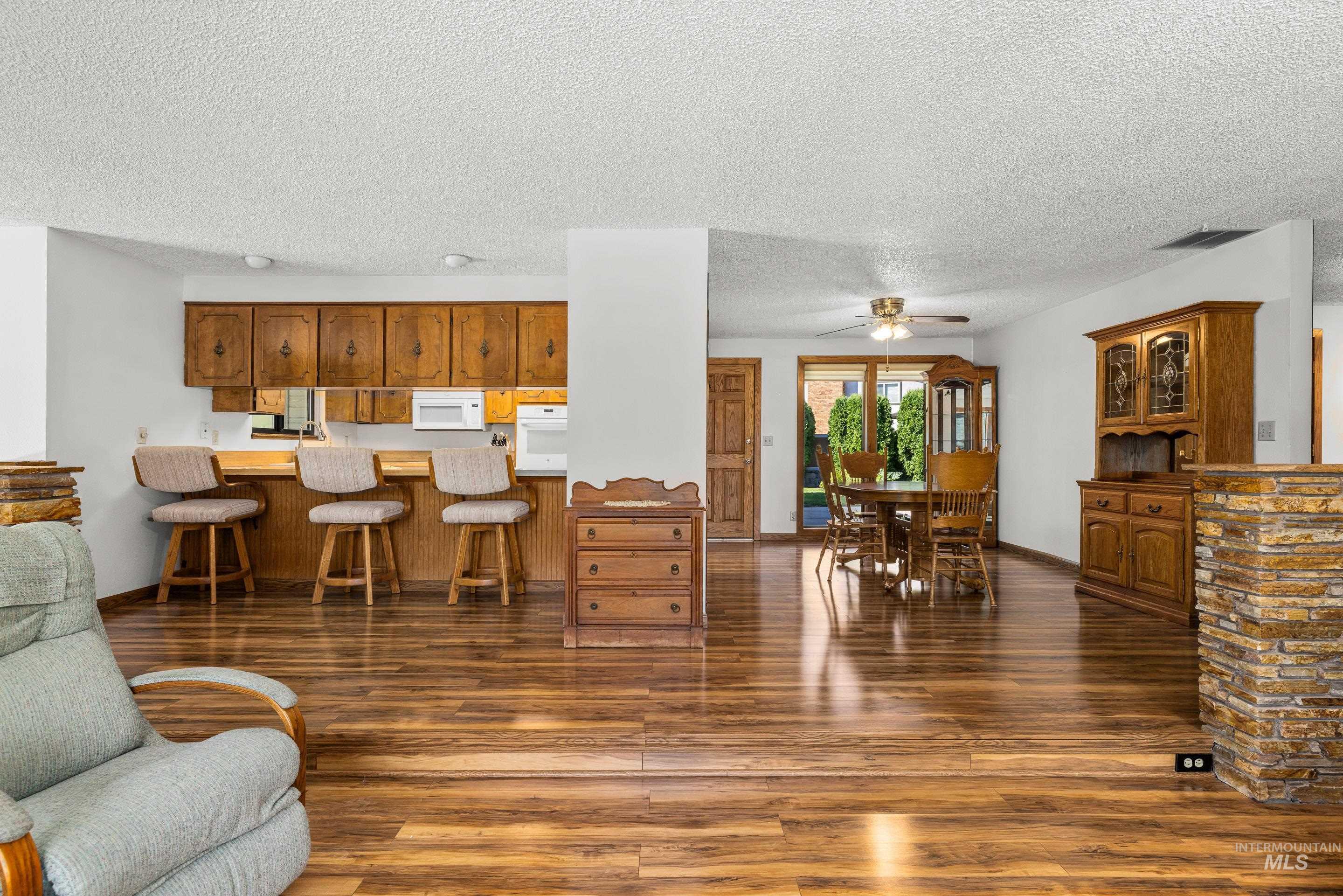 918 N Eagle Hills Way, Eagle, Idaho 83616-5214, 4 Bedrooms, 2 Bathrooms, Residential For Sale, Price $625,000,MLS 98973229