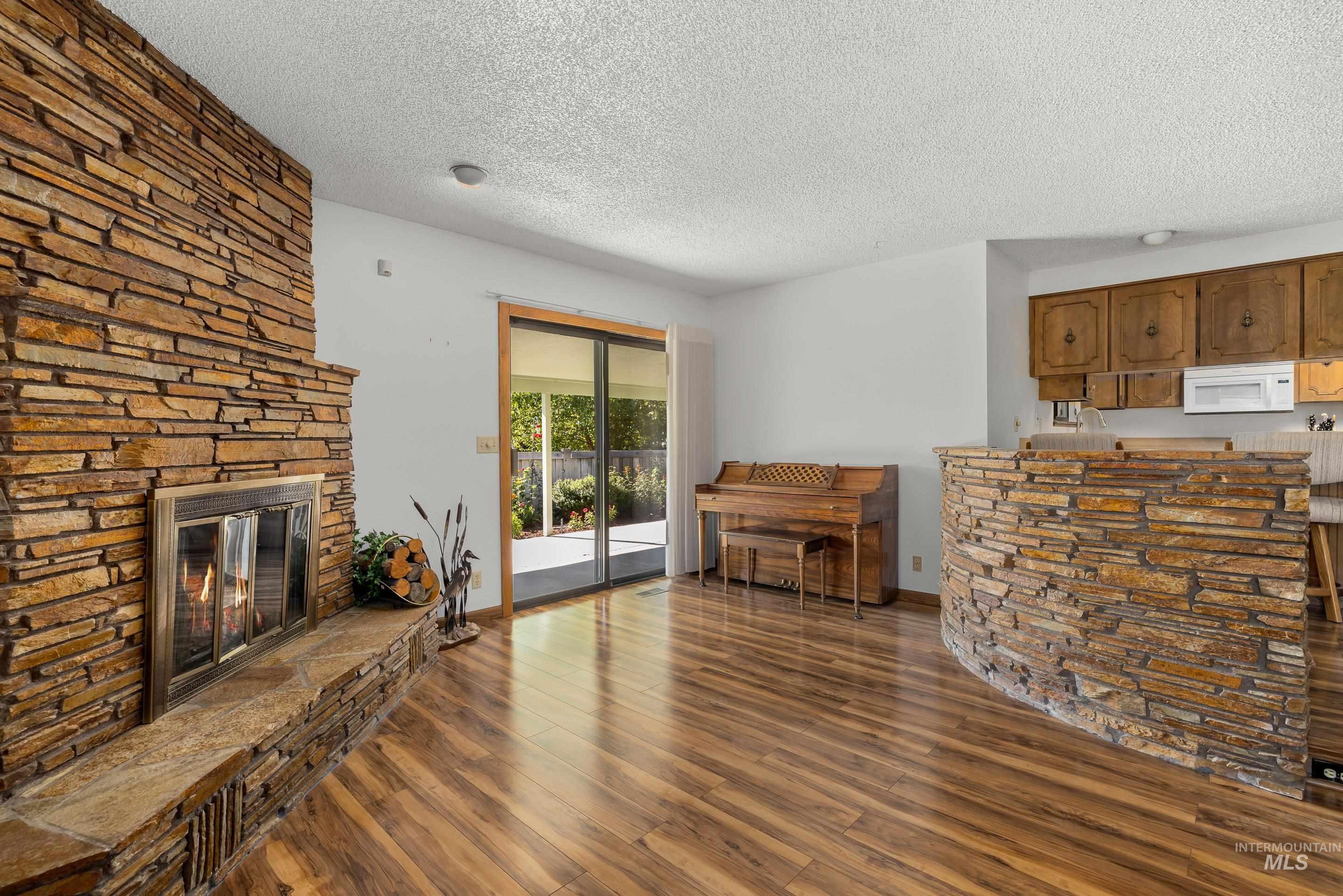 918 N Eagle Hills Way, Eagle, Idaho 83616-5214, 4 Bedrooms, 2 Bathrooms, Residential For Sale, Price $625,000,MLS 98973229