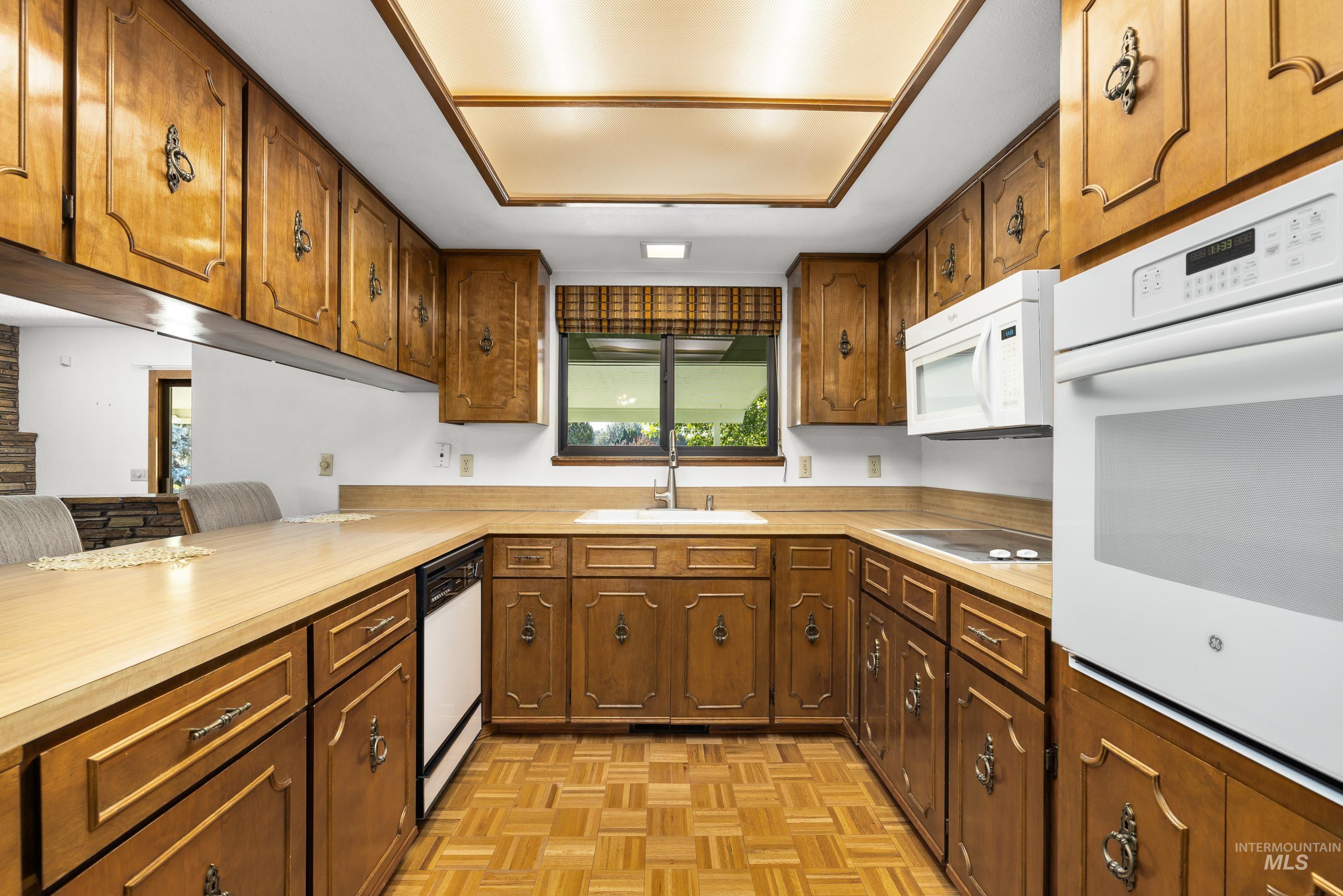 918 N Eagle Hills Way, Eagle, Idaho 83616-5214, 4 Bedrooms, 2 Bathrooms, Residential For Sale, Price $625,000,MLS 98973229