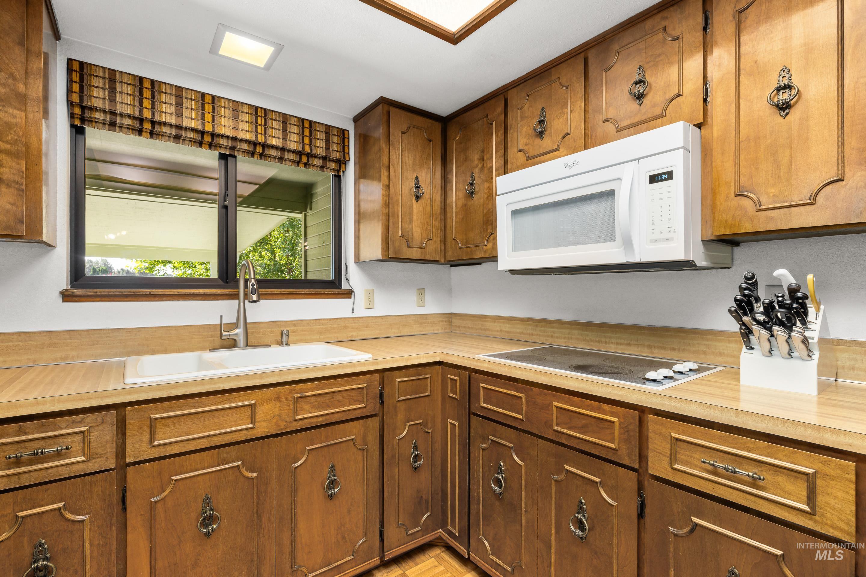 918 N Eagle Hills Way, Eagle, Idaho 83616-5214, 4 Bedrooms, 2 Bathrooms, Residential For Sale, Price $625,000,MLS 98973229