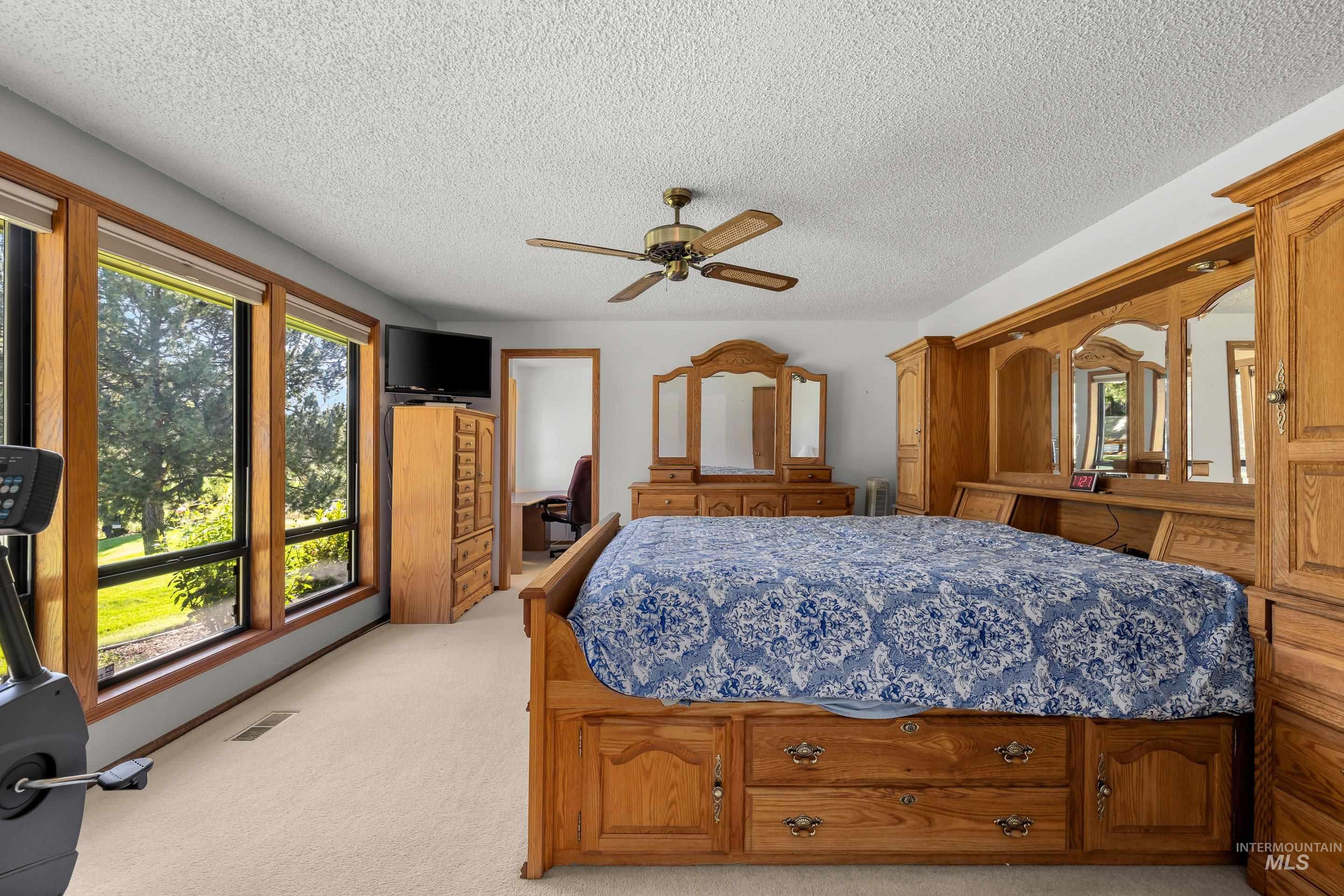 918 N Eagle Hills Way, Eagle, Idaho 83616-5214, 4 Bedrooms, 2 Bathrooms, Residential For Sale, Price $625,000,MLS 98973229