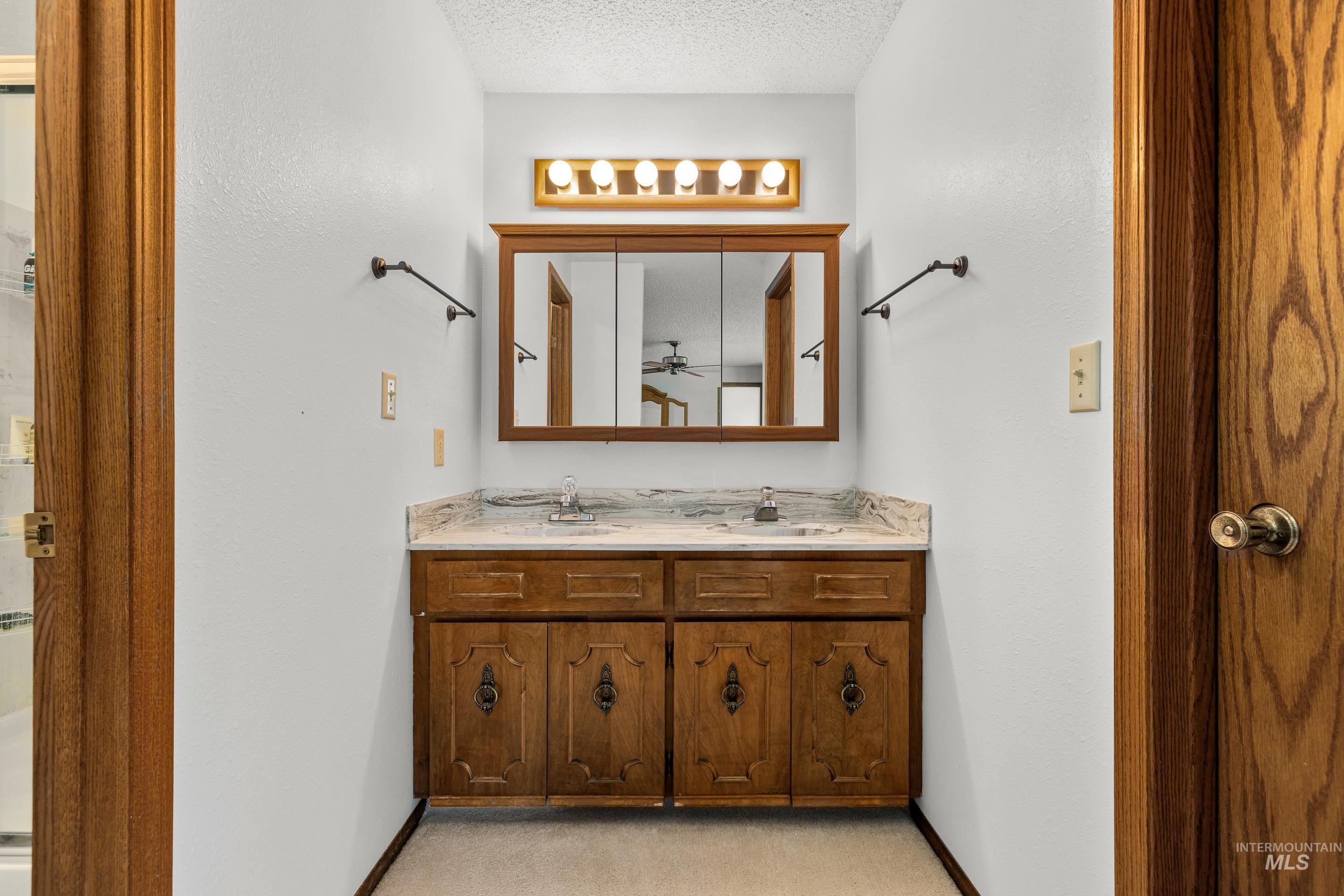 918 N Eagle Hills Way, Eagle, Idaho 83616-5214, 4 Bedrooms, 2 Bathrooms, Residential For Sale, Price $625,000,MLS 98973229