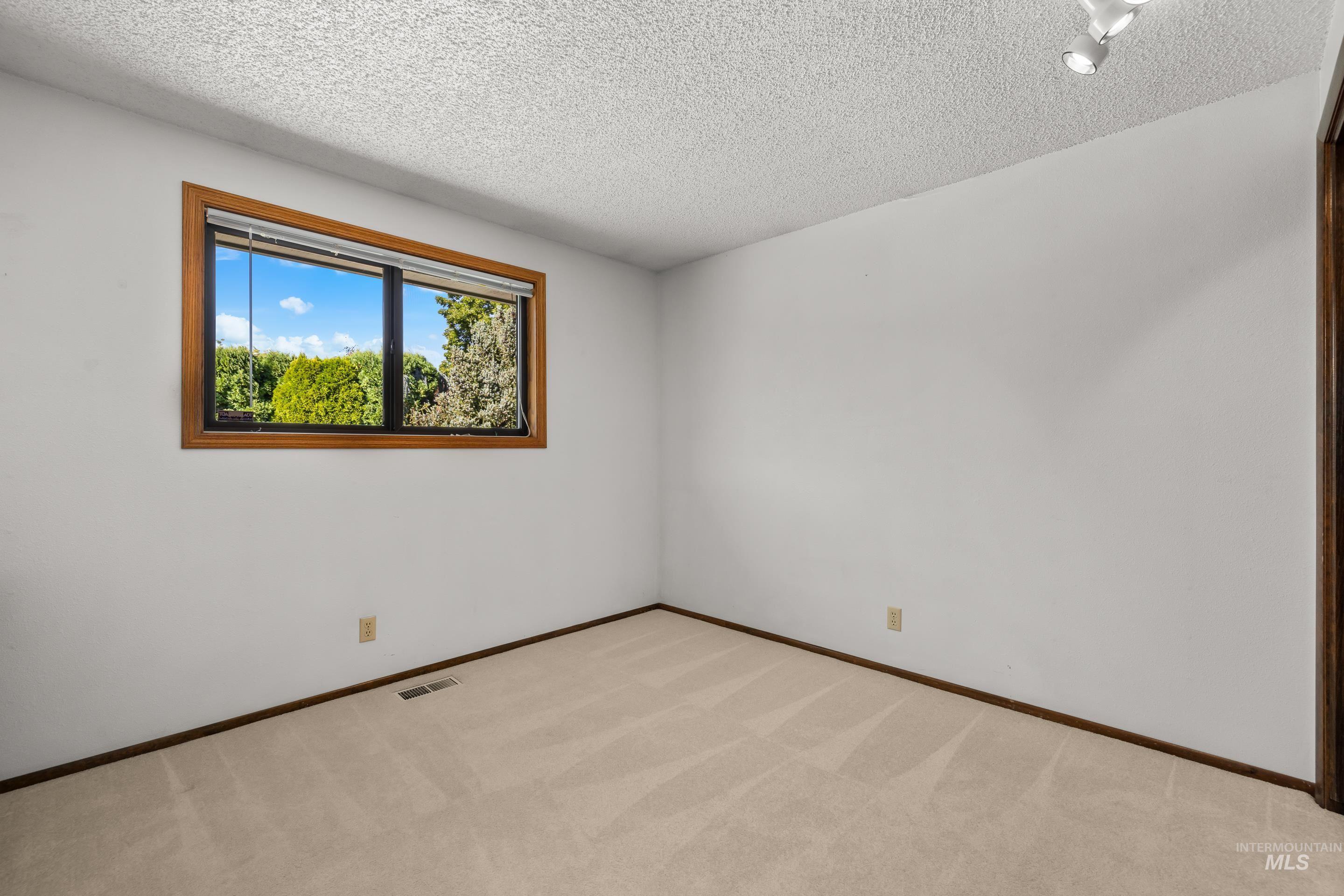 918 N Eagle Hills Way, Eagle, Idaho 83616-5214, 4 Bedrooms, 2 Bathrooms, Residential For Sale, Price $625,000,MLS 98973229